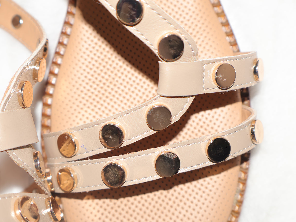 Sandale din piele naturală – Nude cu accesorii aurii