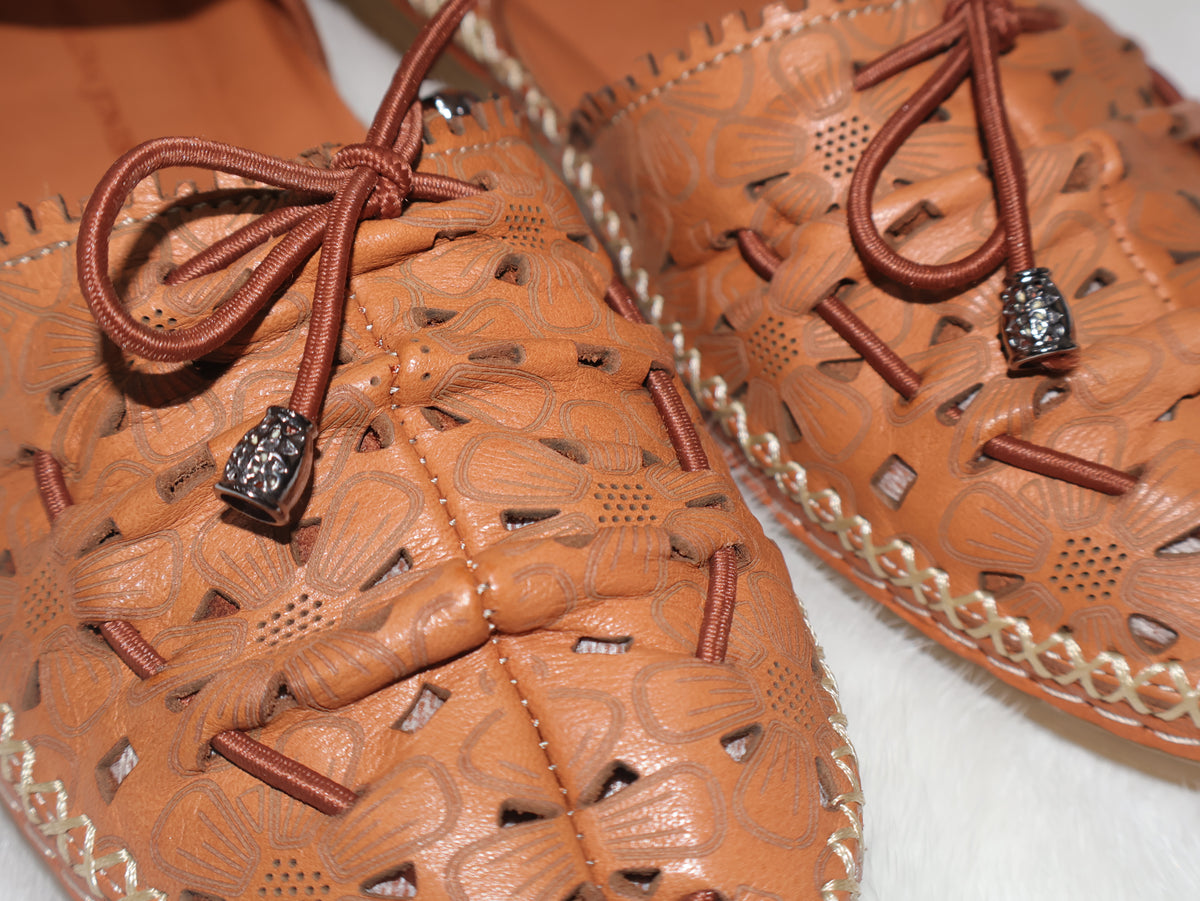 Pantofi din piele naturală perforată – Cognac
