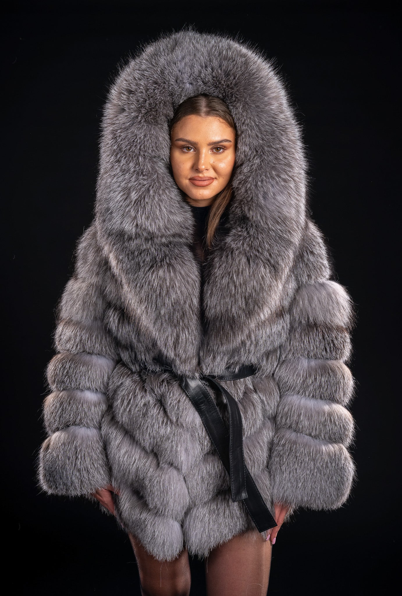 HAINA DIN BLANA NATURALA DE VULPE ARGINTIE CU GLUGA AMPLA, FROST 008