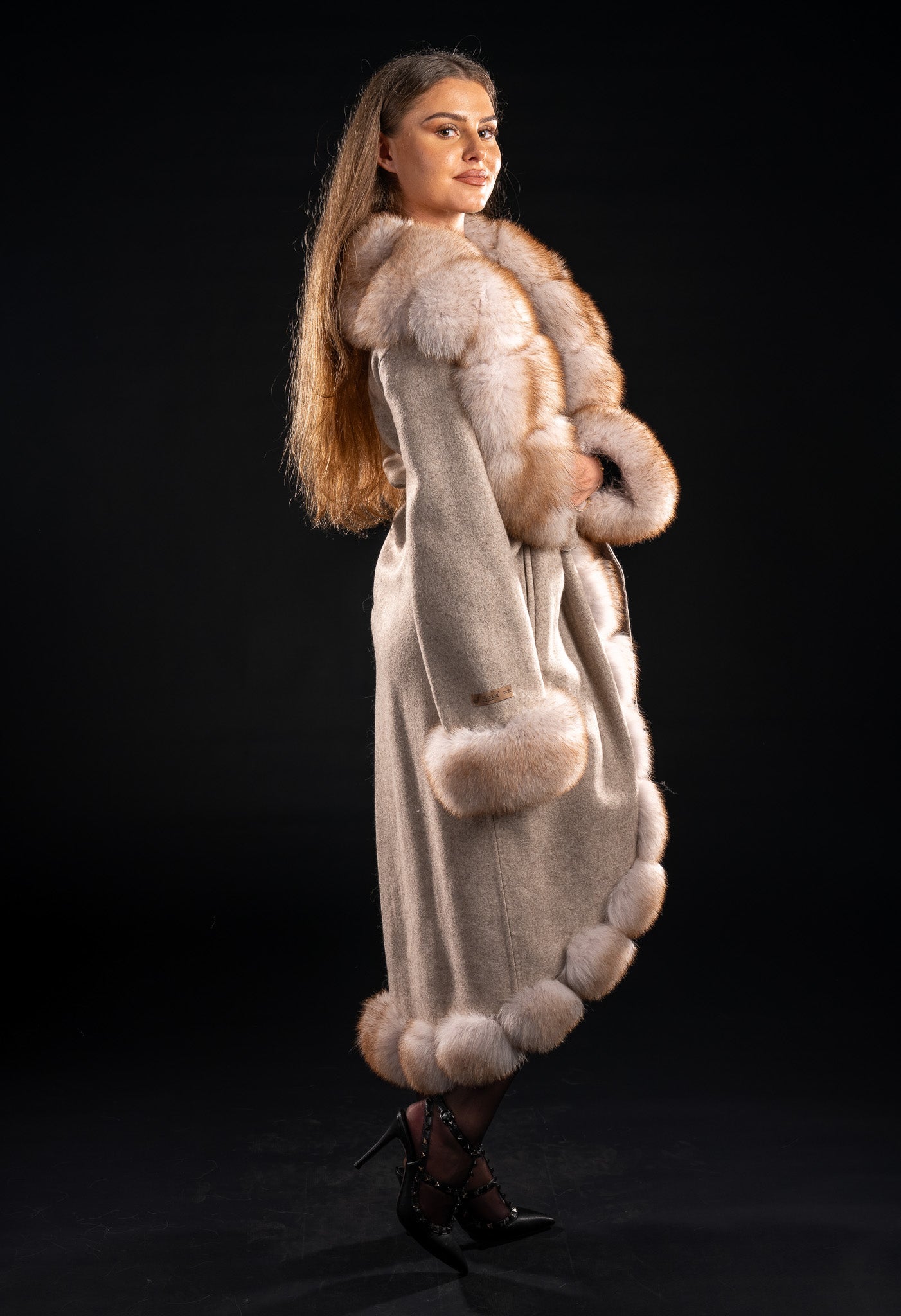 PALTON DIN LANA DE ALPACA CU BLANA NATURALA DIN VULPE POLARA, LIGHTSABLE 506