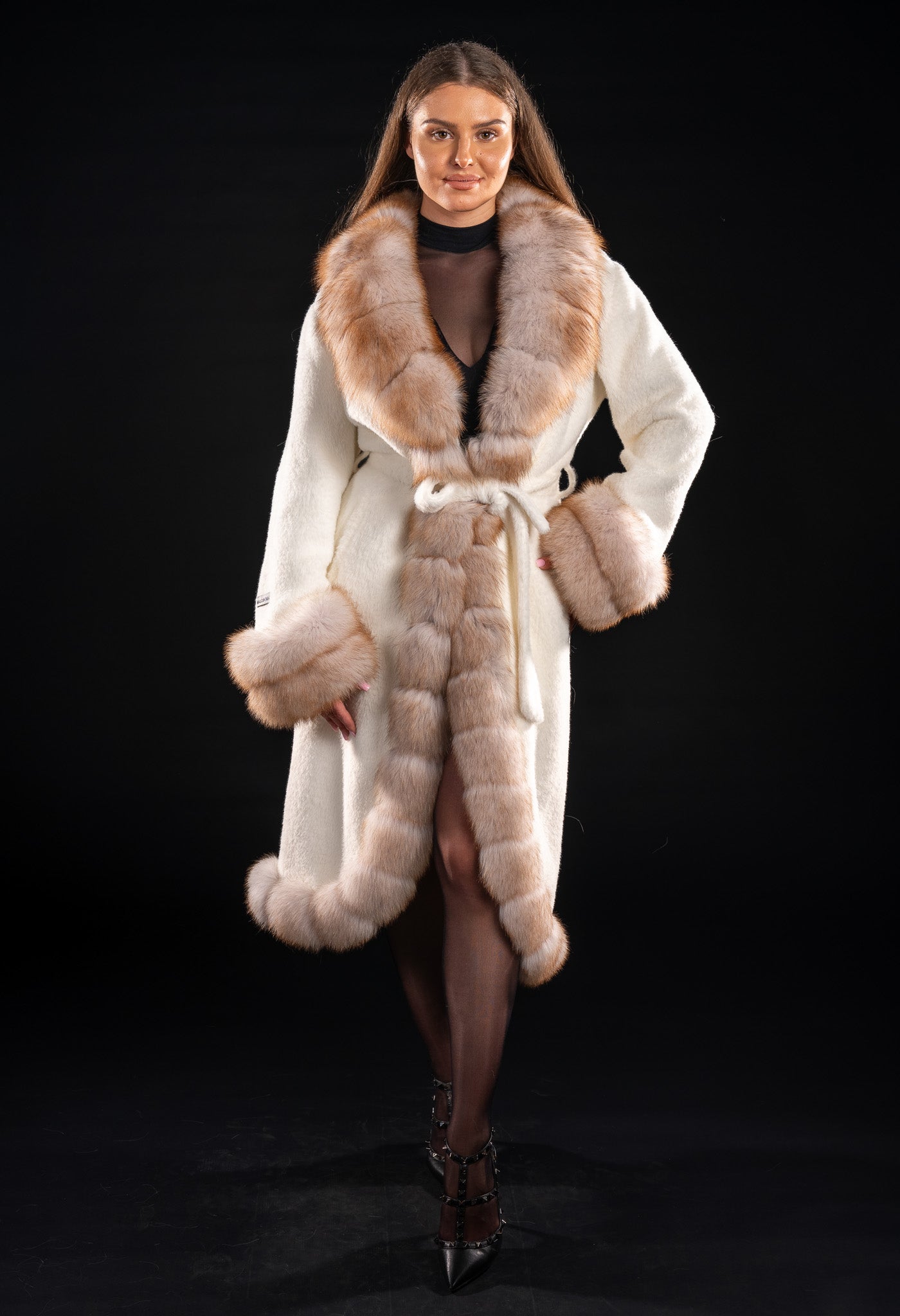 PALTON DIN ALCANTARA CU BLANA NATURALA DE VULPE PLORA, 506