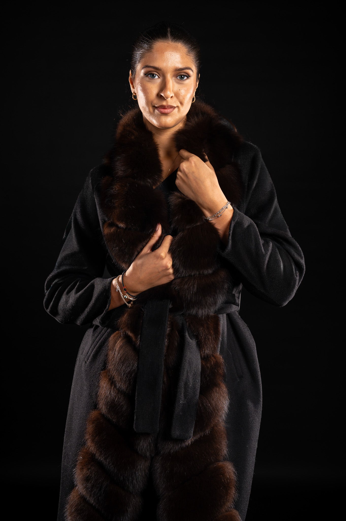 PALTON DIN LANA DE ALPACA CU GULER DIN BLANA NATURALA DE VULPE POLARA, DARKSABLE 503