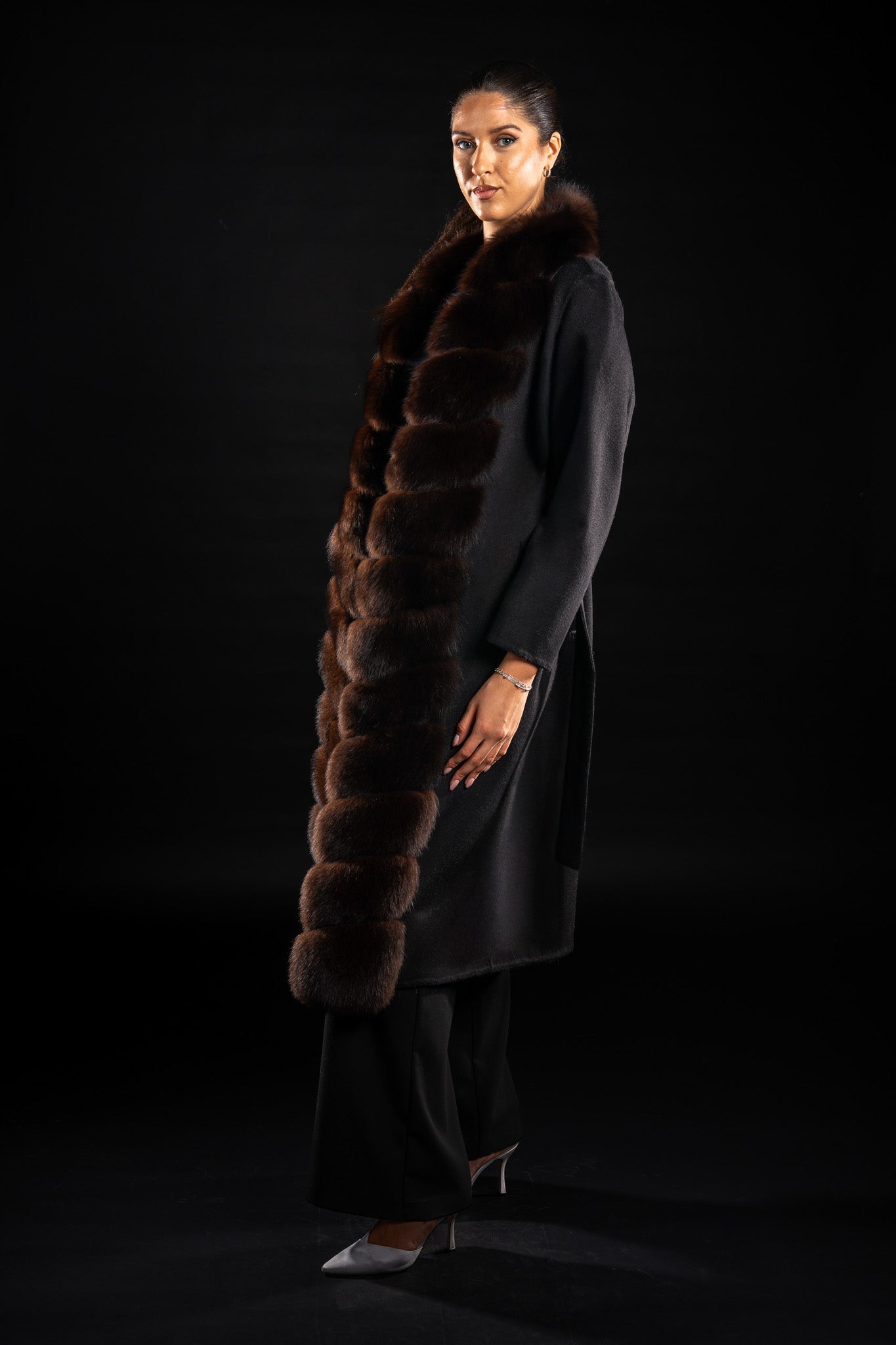 PALTON DIN LANA DE ALPACA CU GULER DIN BLANA NATURALA DE VULPE POLARA, DARKSABLE 503