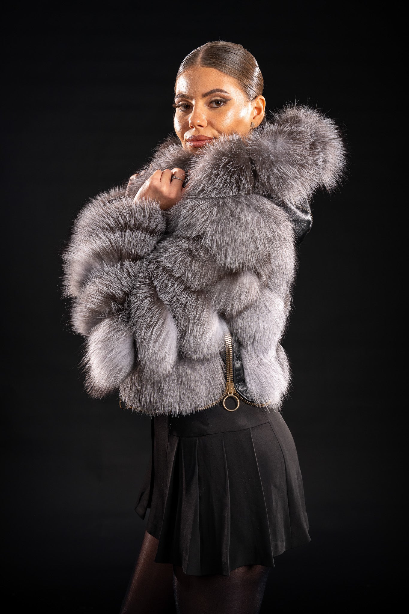 HAINA DIN BLANA NATURALA DE VULPE ARGINTIE CU GLUGA FROST 002