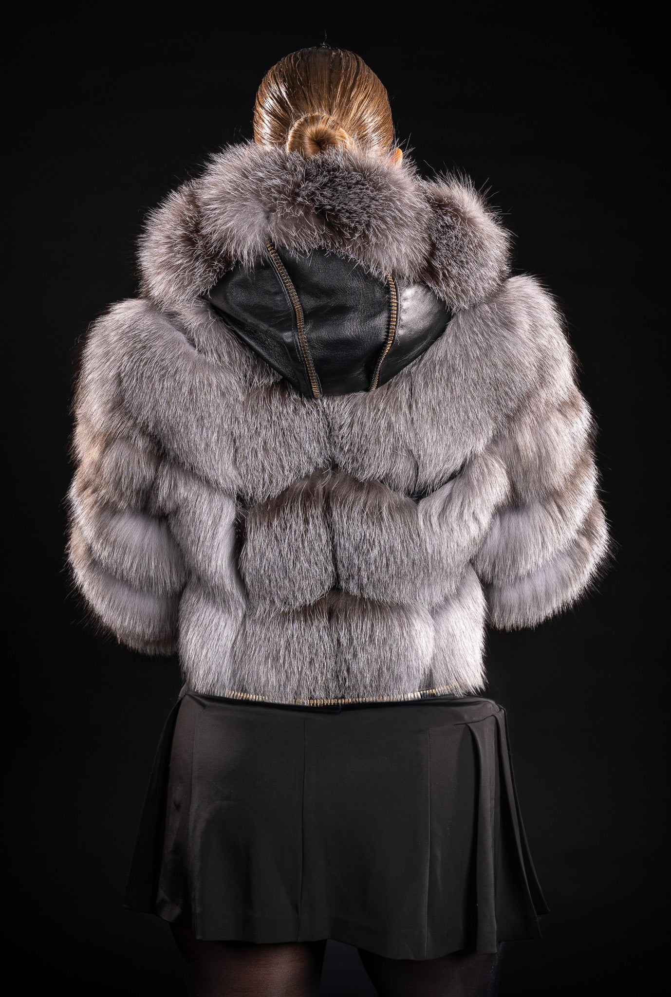 HAINA DIN BLANA NATURALA DE VULPE ARGINTIE CU GLUGA FROST 002