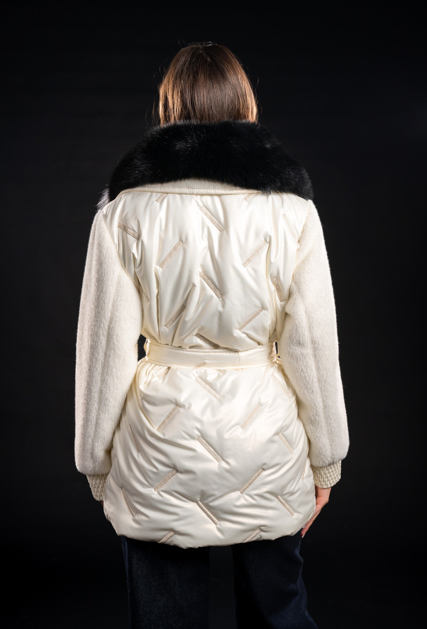 GEACA CU GULER DIN BLANA NATURALA DE VULPE SI MANECI ALCANTARA 109