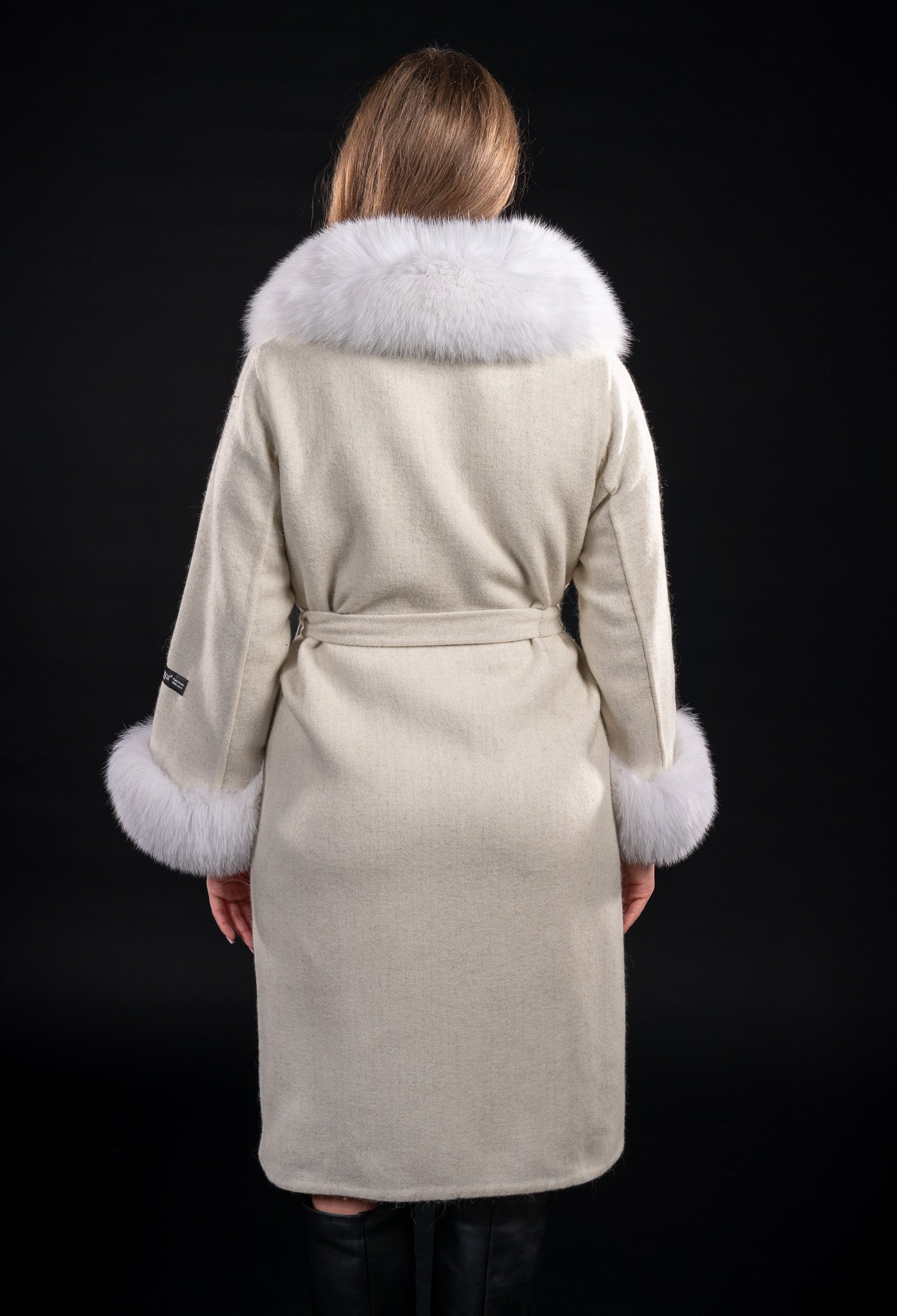 PALTON DIN LANA ALPACA SI BLANA NATURALA DE VULPE