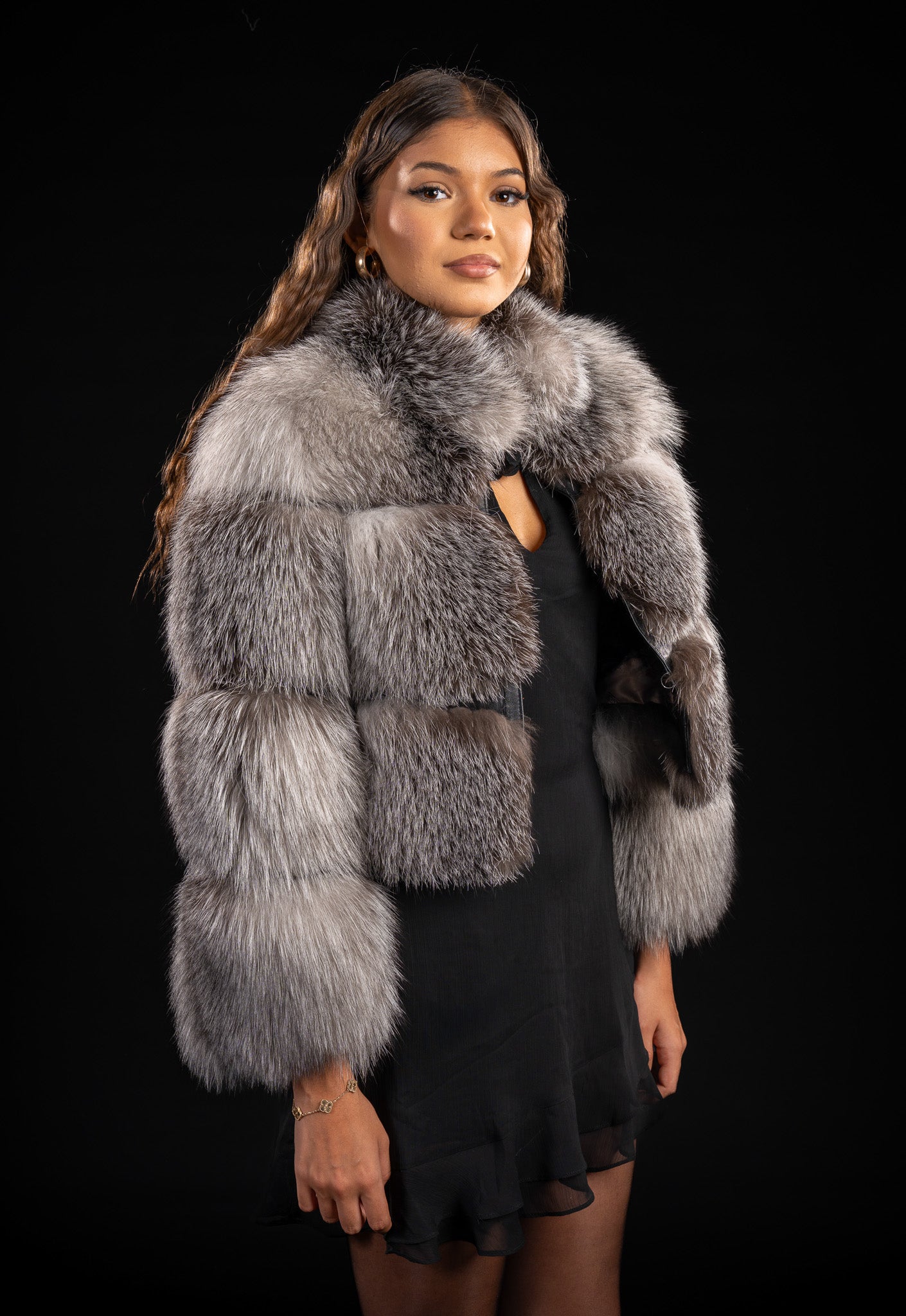 HAINA DIN BLANA NATURALA DE VULPE ARGINTIE , GULER TUNICA 026