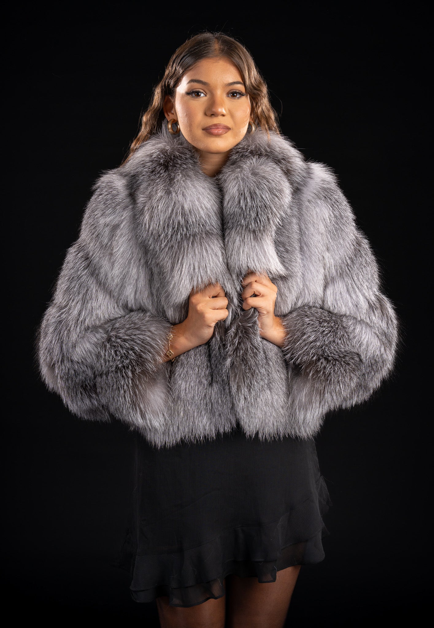 HAINA DIN BLANA NATURALA DE VULPE ARGINTIE CU GULER REVER 024