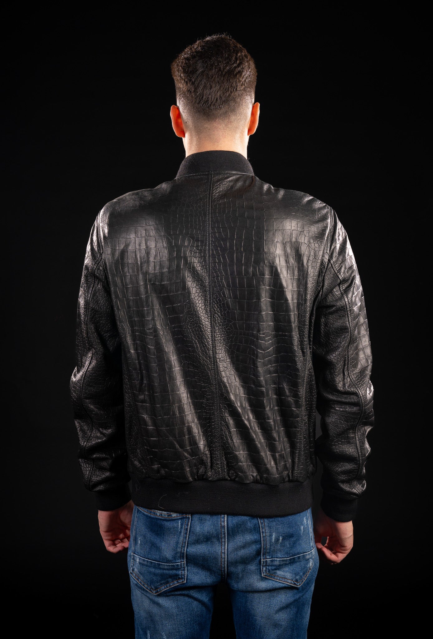 GEACA DIN PIELE NATURALA DE BARBATI B12