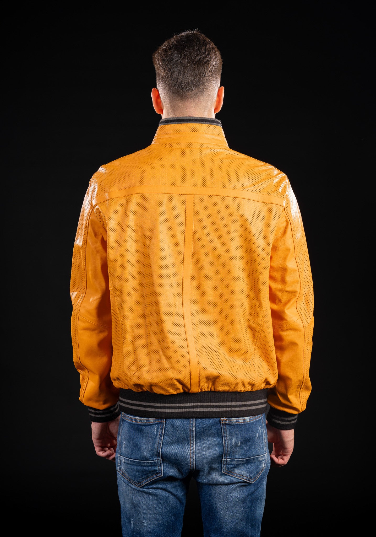 GEACA DIN PIELE NATURALA DE BARBATI PERFORATA REVERSIBILA B09