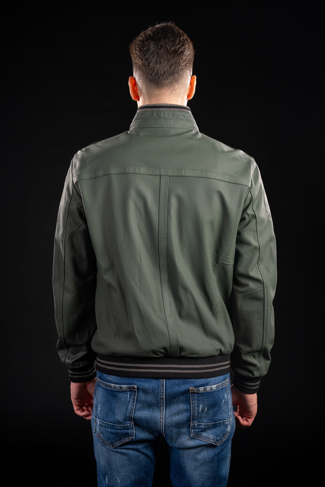 GEACA DIN PIELE NATURALA DE BARBATI PERFORATA REVERSIBILA B10