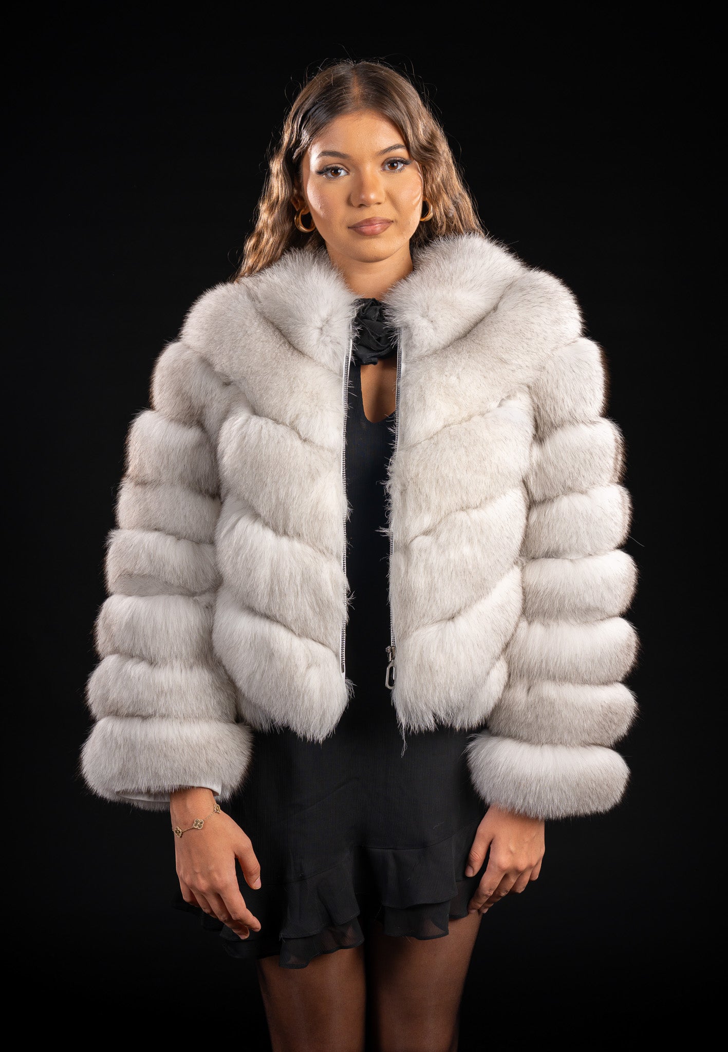 HAINA DIN BLANA NATURALA DE VULPE POLARA , MODEL V