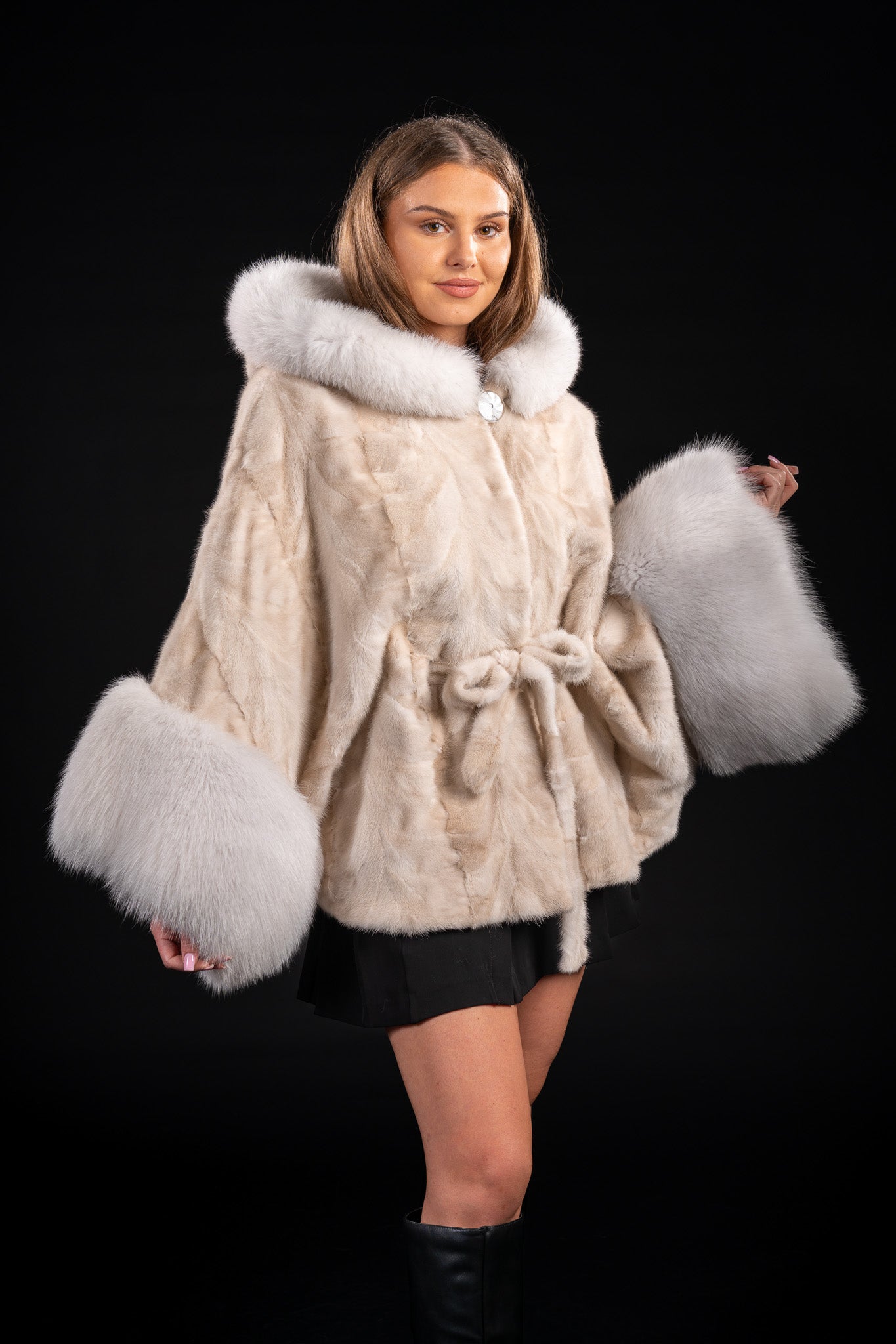 HAINA DIN BLANA NATURALA DE VIZON BUCATELE CU VULPE, MODEL FLUTURE