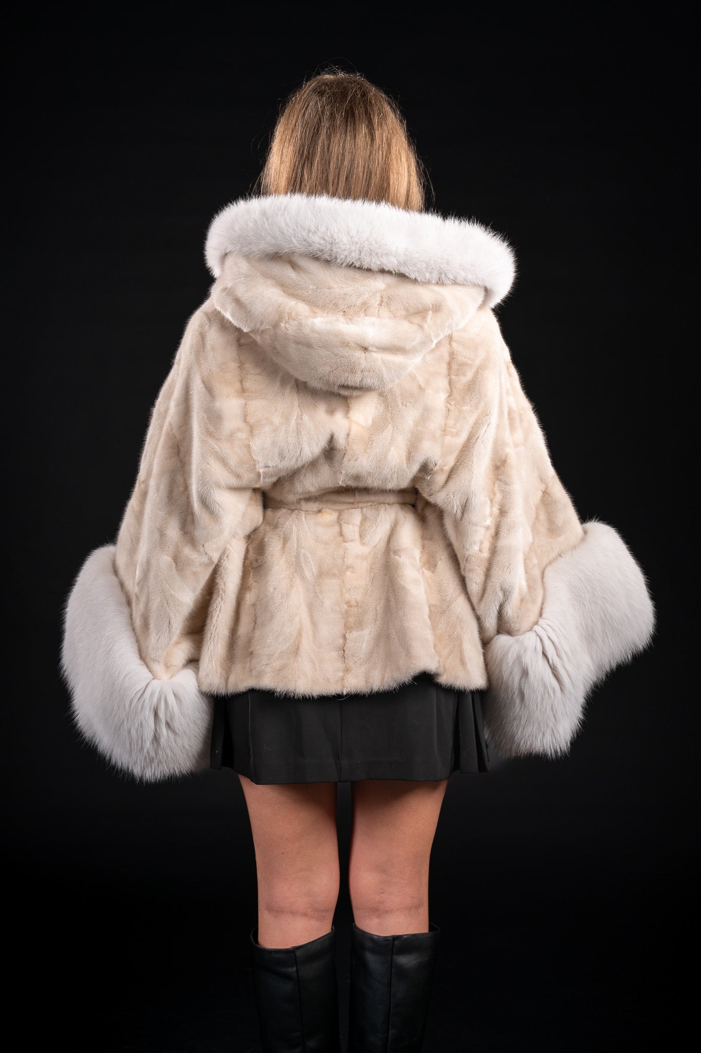 HAINA DIN BLANA NATURALA DE VIZON BUCATELE CU VULPE, MODEL FLUTURE