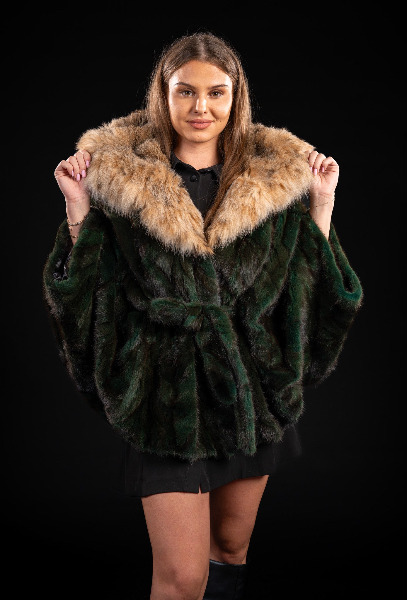 HAINA DIN BLANA NATURALA DE VIZON BUCATELE CU LYNX , MODEL FLUTURE