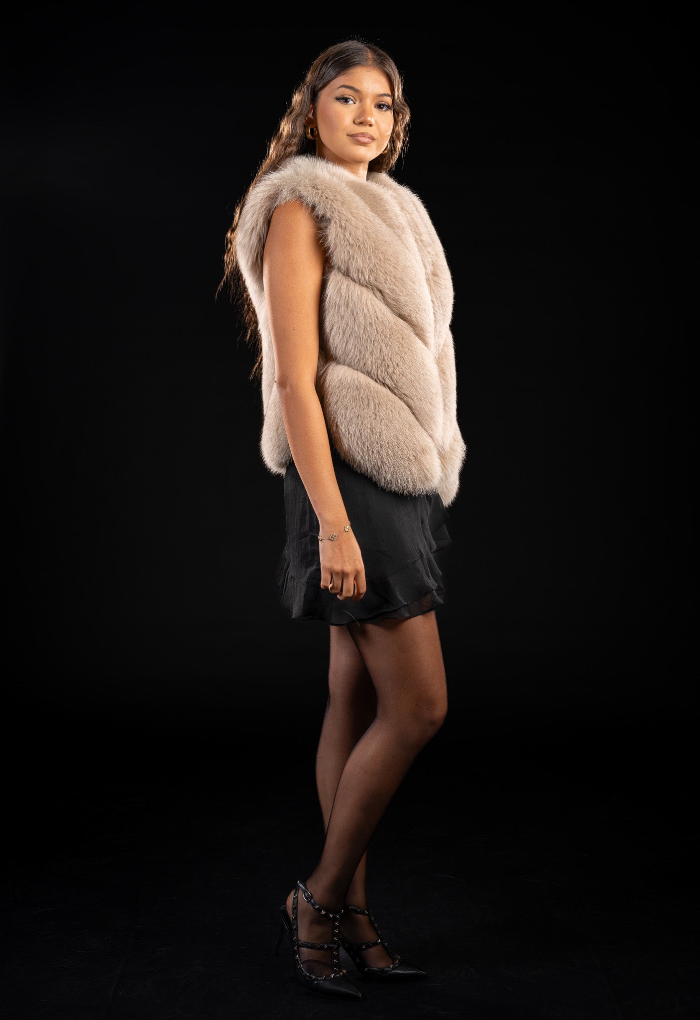 HAINA DIN BLANA NATURALA DE VULPE POLARA BEJ , MODEL V