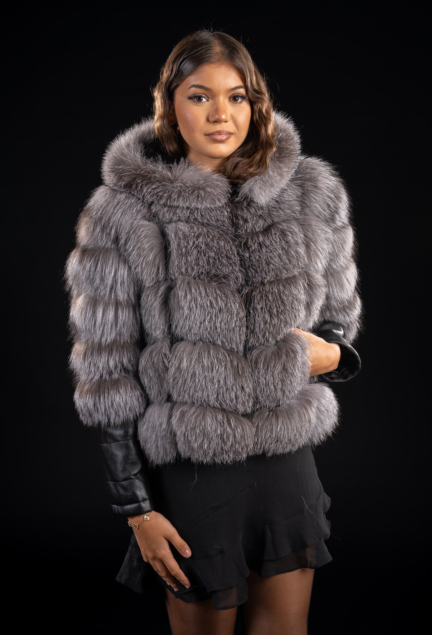 HAINA DIN BLANA NATURALA DE VULPE ARGINTIE CU GLUGA, MODEL 6 IN 1. 042