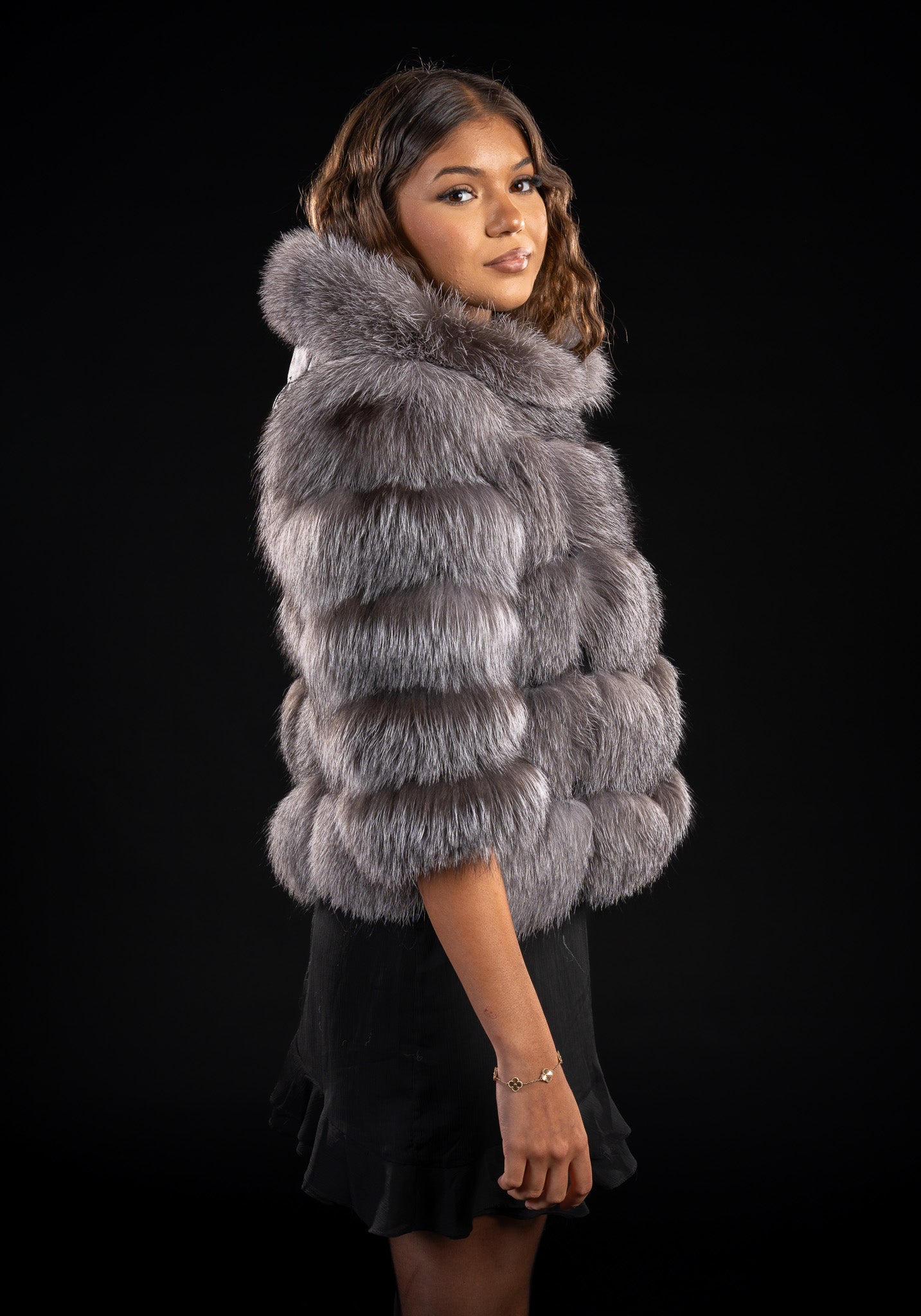 HAINA DIN BLANA NATURALA DE VULPE ARGINTIE CU GLUGA, MODEL 6 IN 1. 042