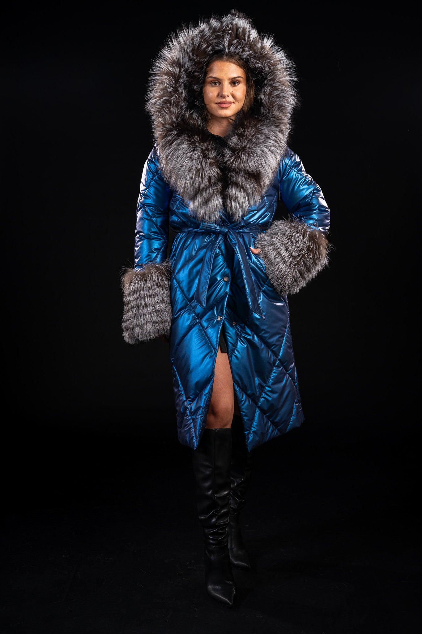 GEACA FAS CU GLUGA SI MANSETE DIN BLANA NATURALA DE VULPE ARGINTIE 115