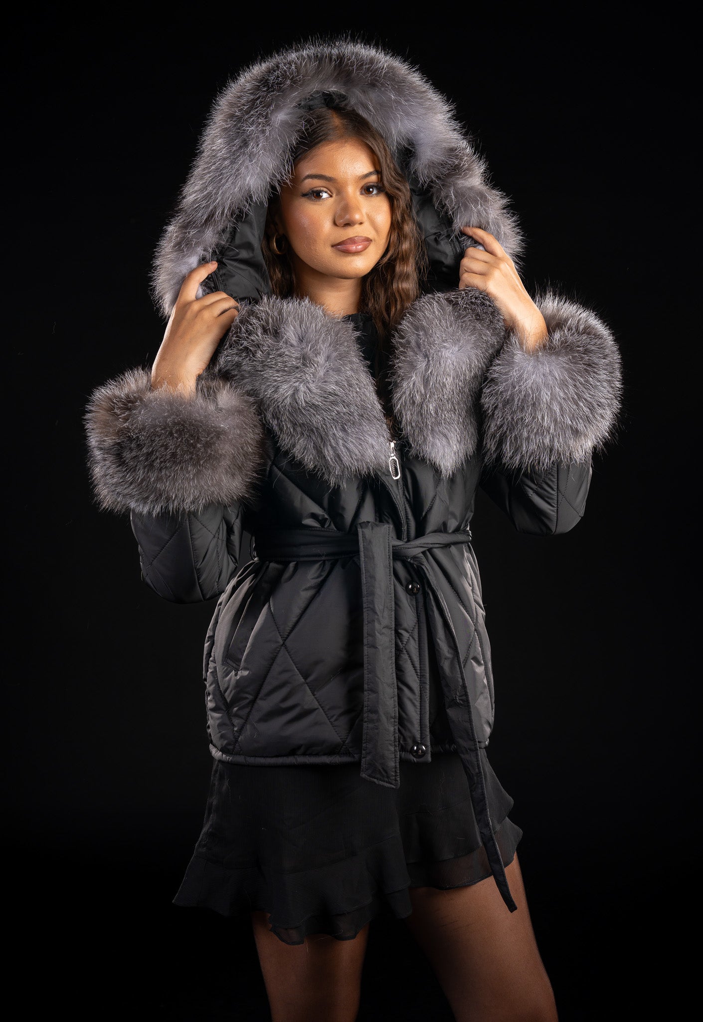 GEACA CU GULER SI MANSETE DIN BLANA NATURALA DE VULPE ARGINTIE