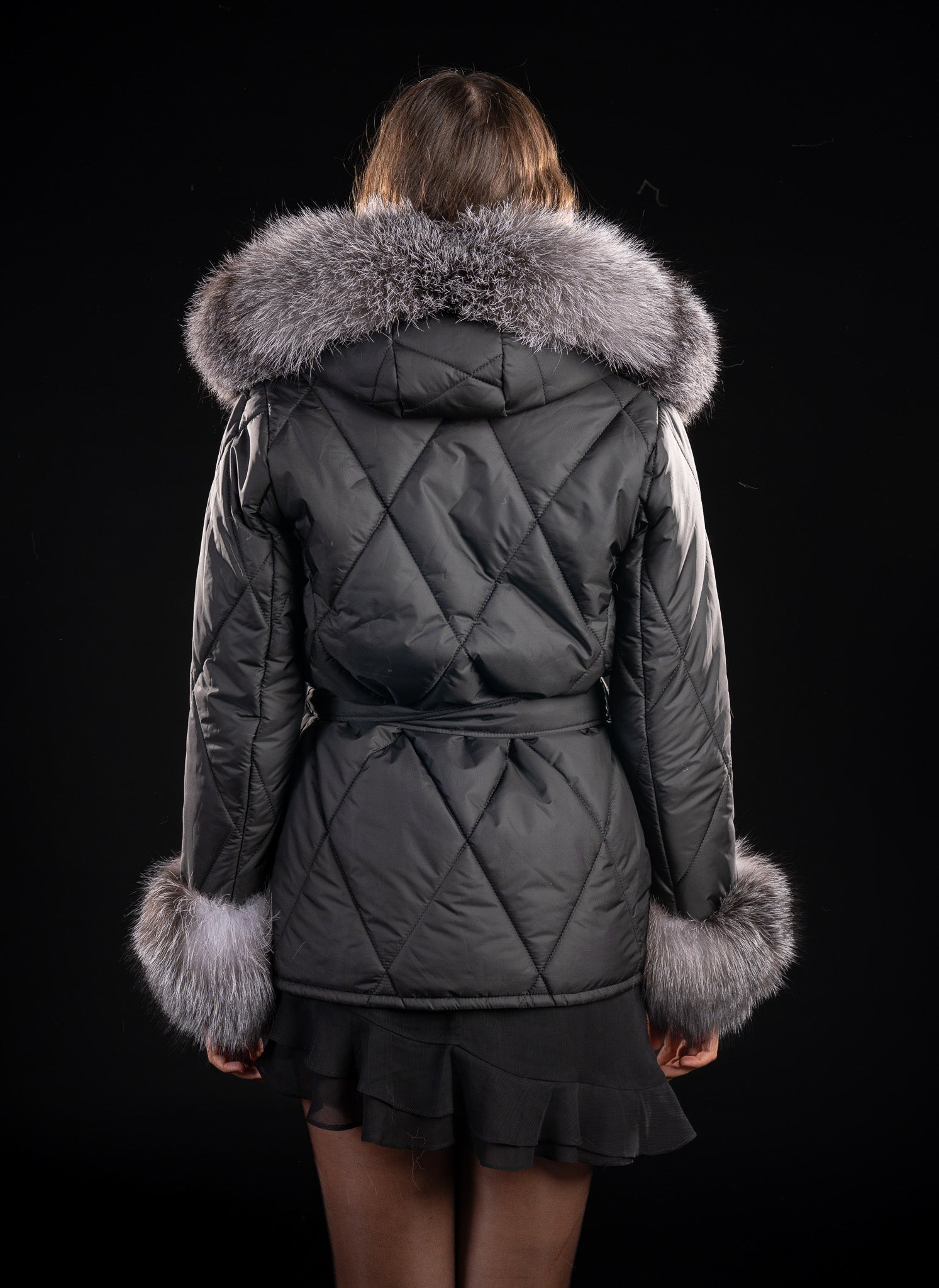 GEACA CU GULER SI MANSETE DIN BLANA NATURALA DE VULPE ARGINTIE