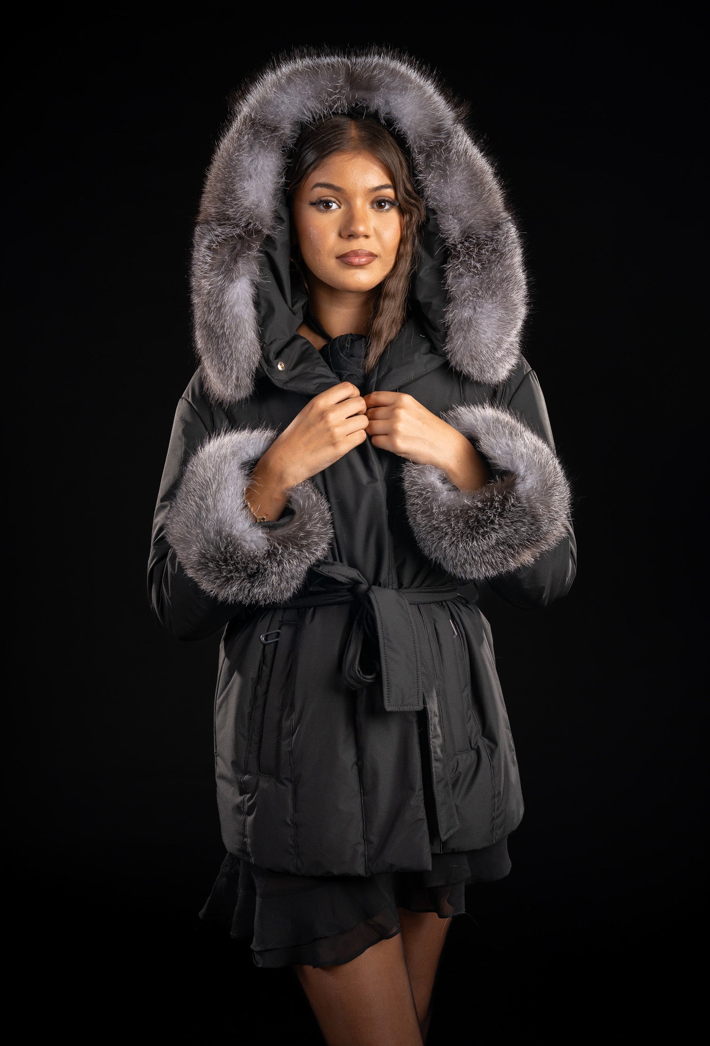 GEACA CU GULER SI MANSETE DIN BLANA NATURALA DE VULPE ARGINTIE