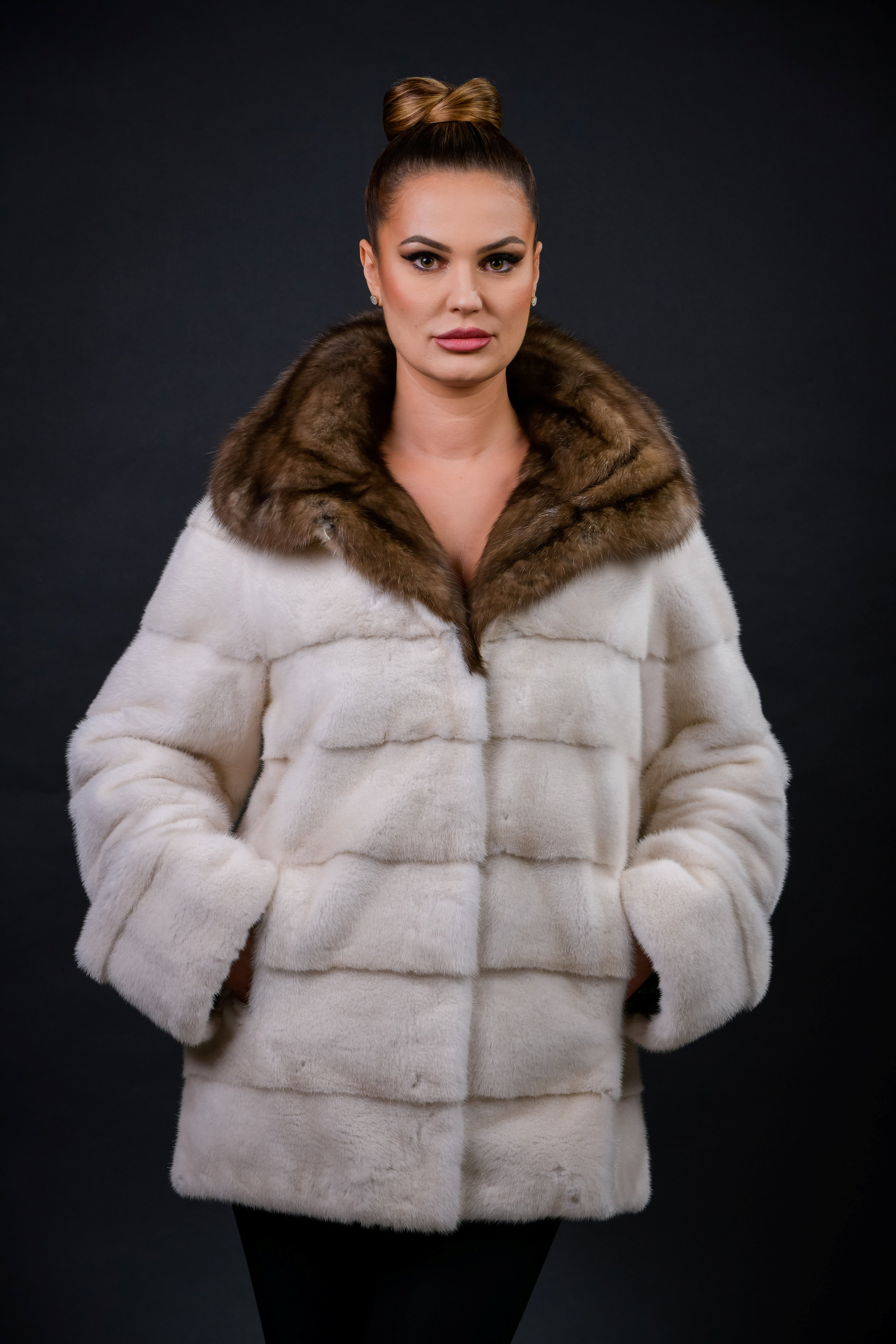 HAINA DIN BLANA NATURALA DE VIZON CU GULER DIN BLANA NATURALA DE JDER