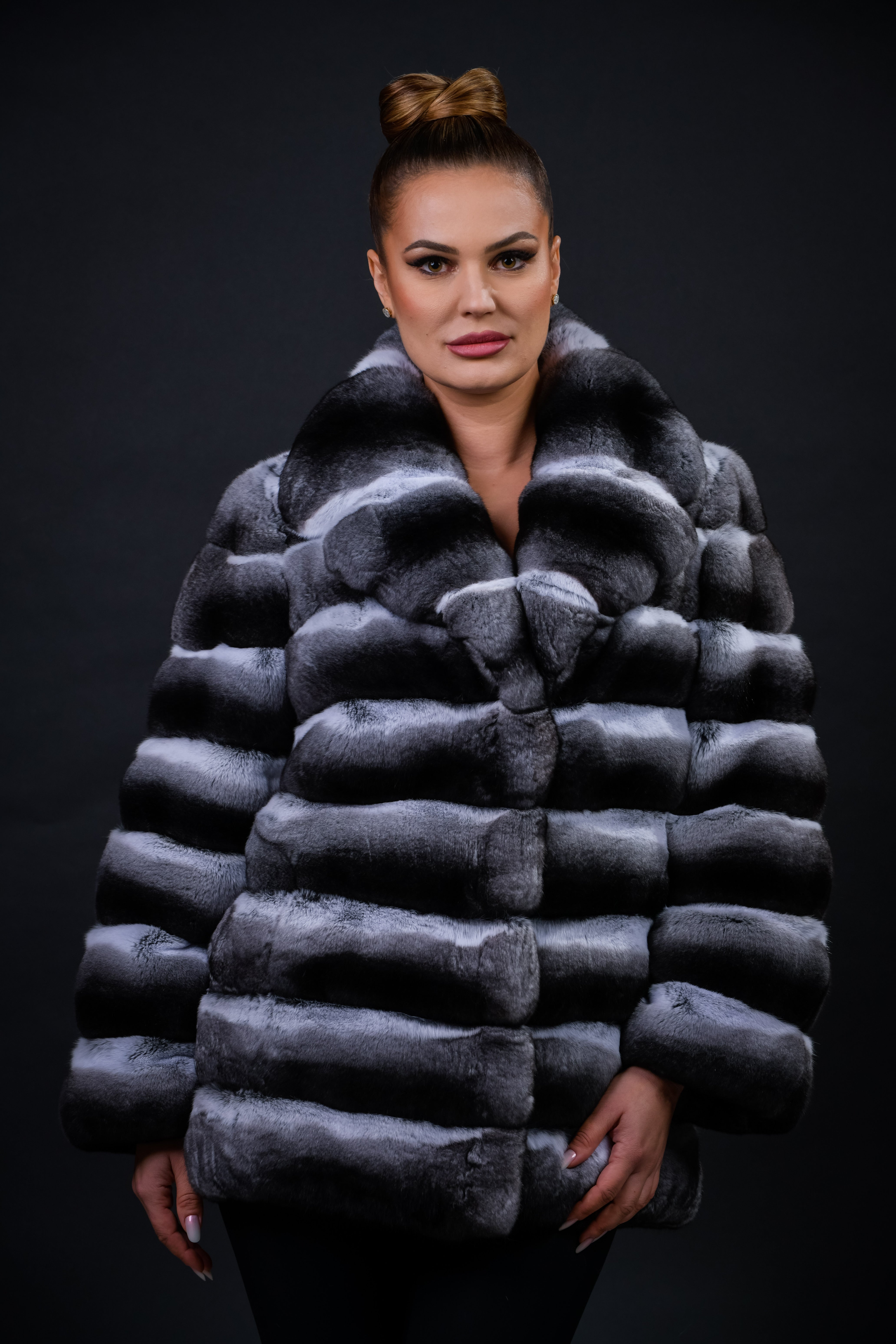 Haină din blană naturală de chinchilla, cu guler rever bogat