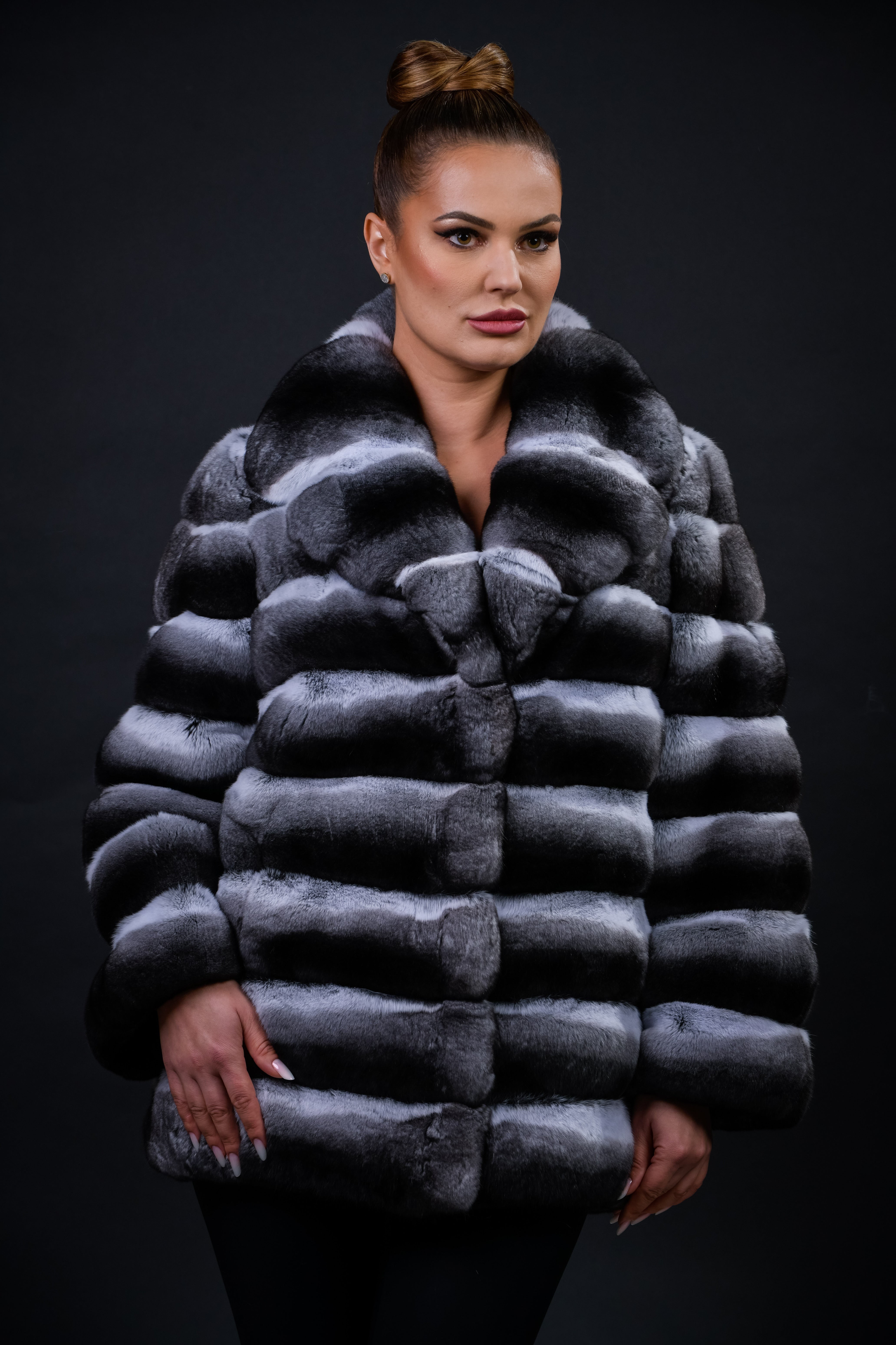 Haină din blană naturală de chinchilla, cu guler rever bogat