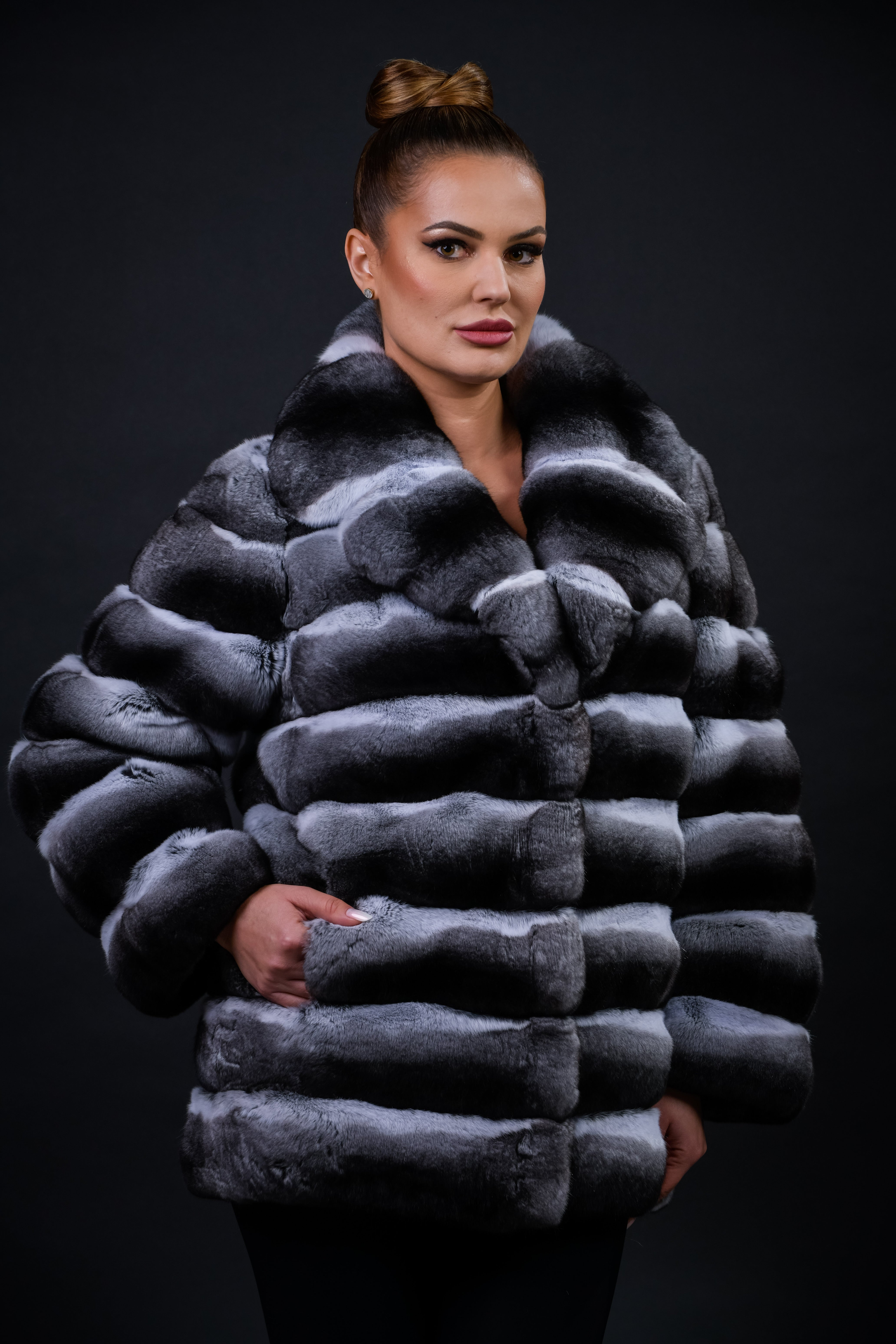 Haină din blană naturală de chinchilla, cu guler rever bogat