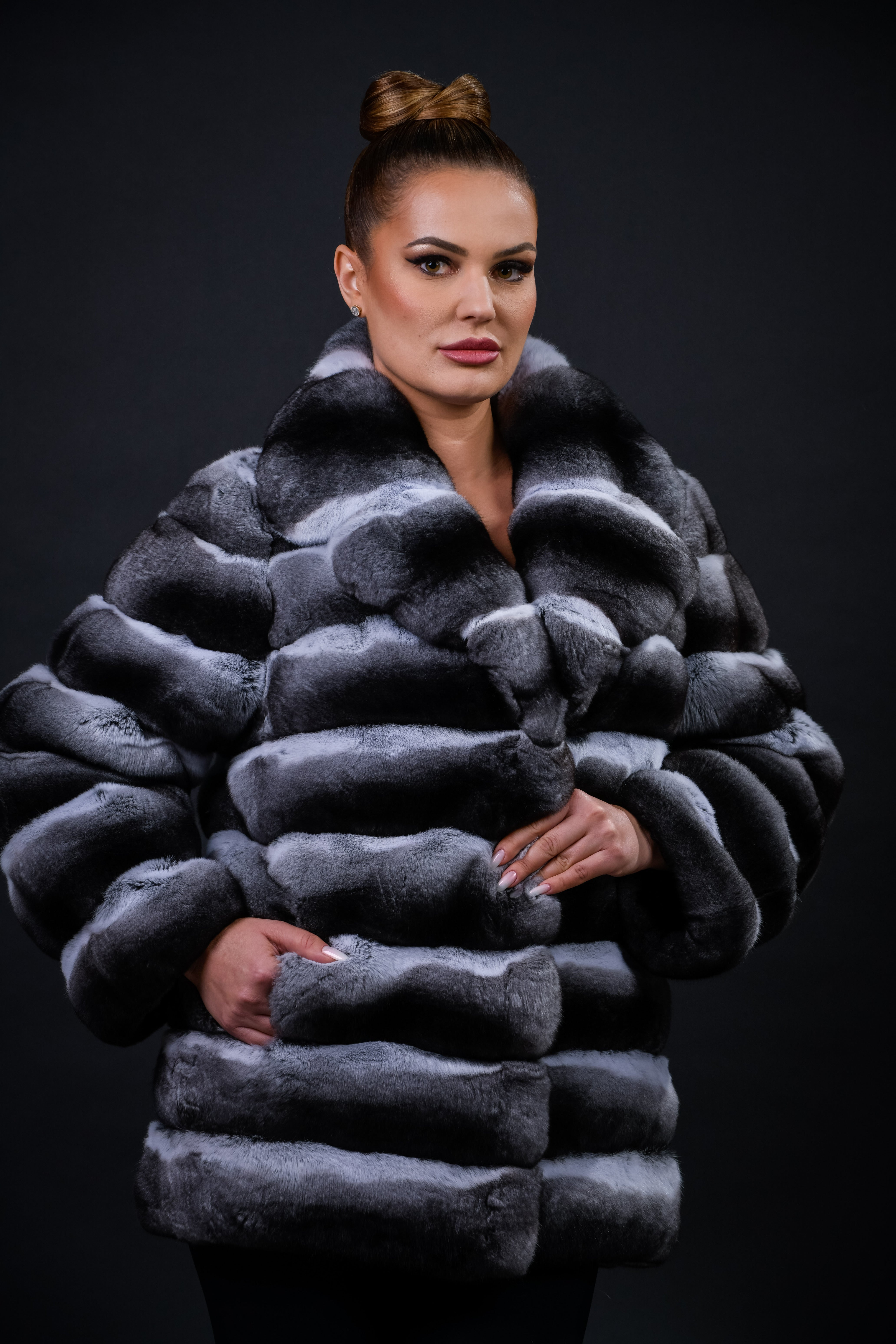 Haină din blană naturală de chinchilla, cu guler rever bogat