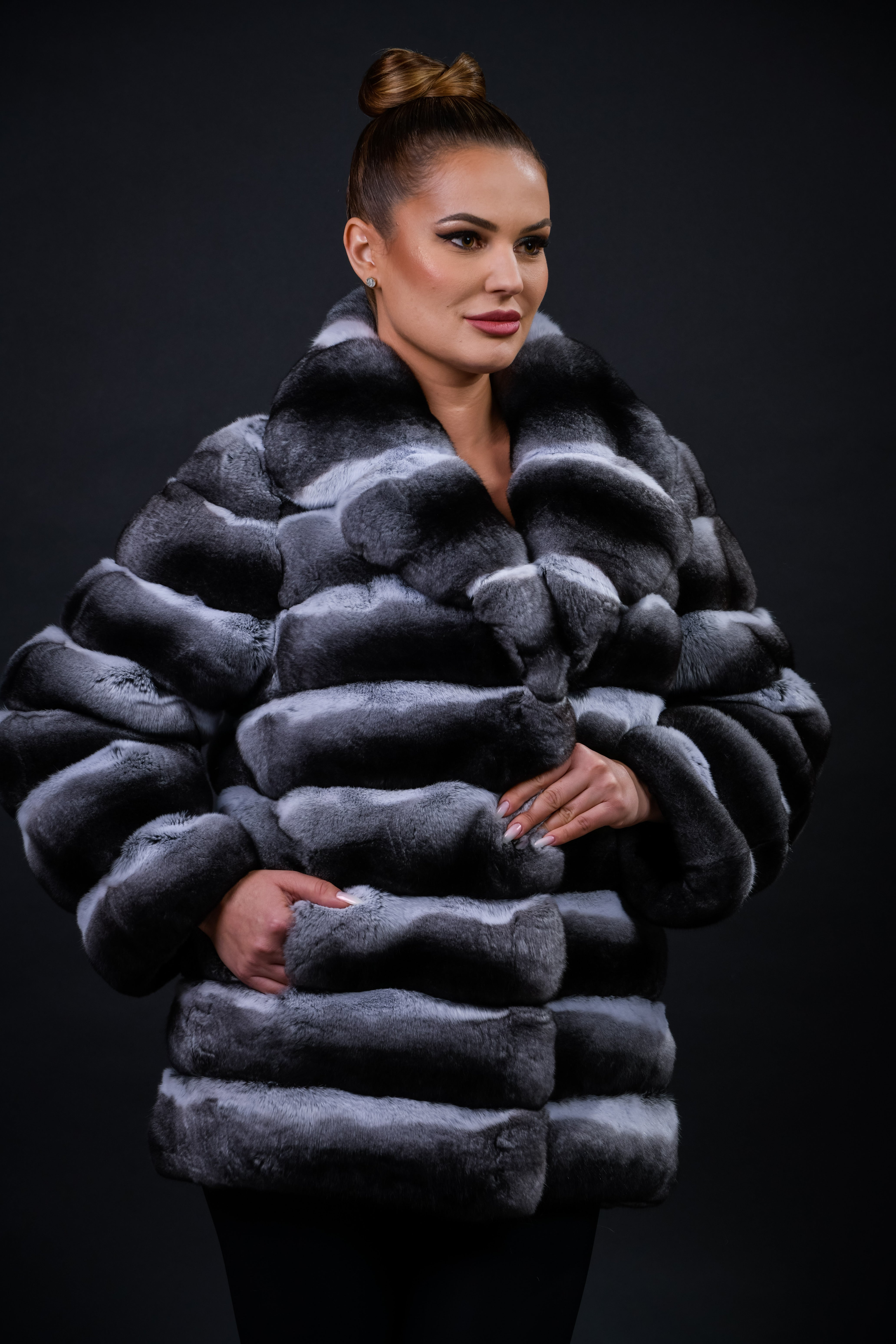 Haină din blană naturală de chinchilla, cu guler rever bogat