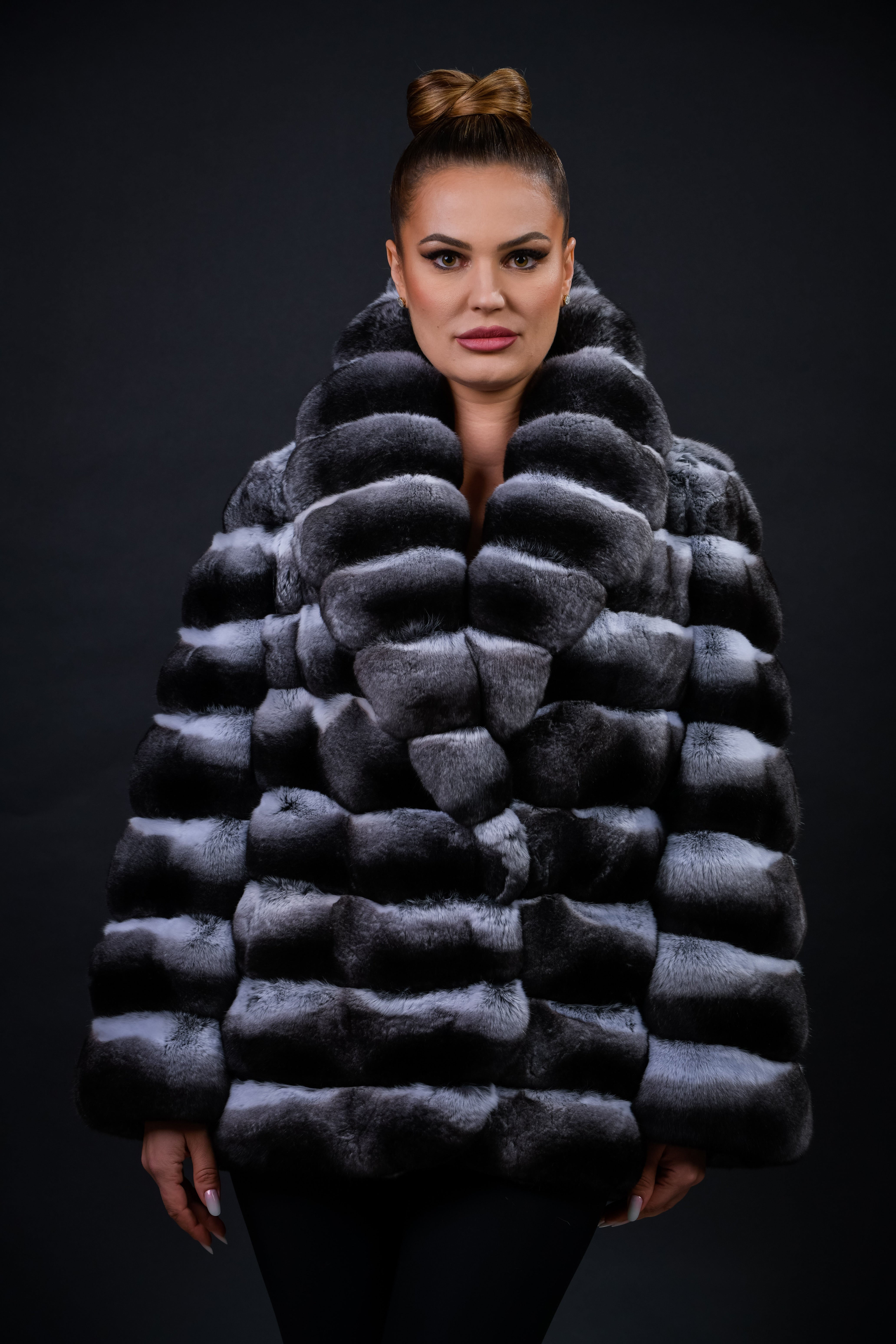 Haină din blană naturală de chinchilla, cu guler rever bogat