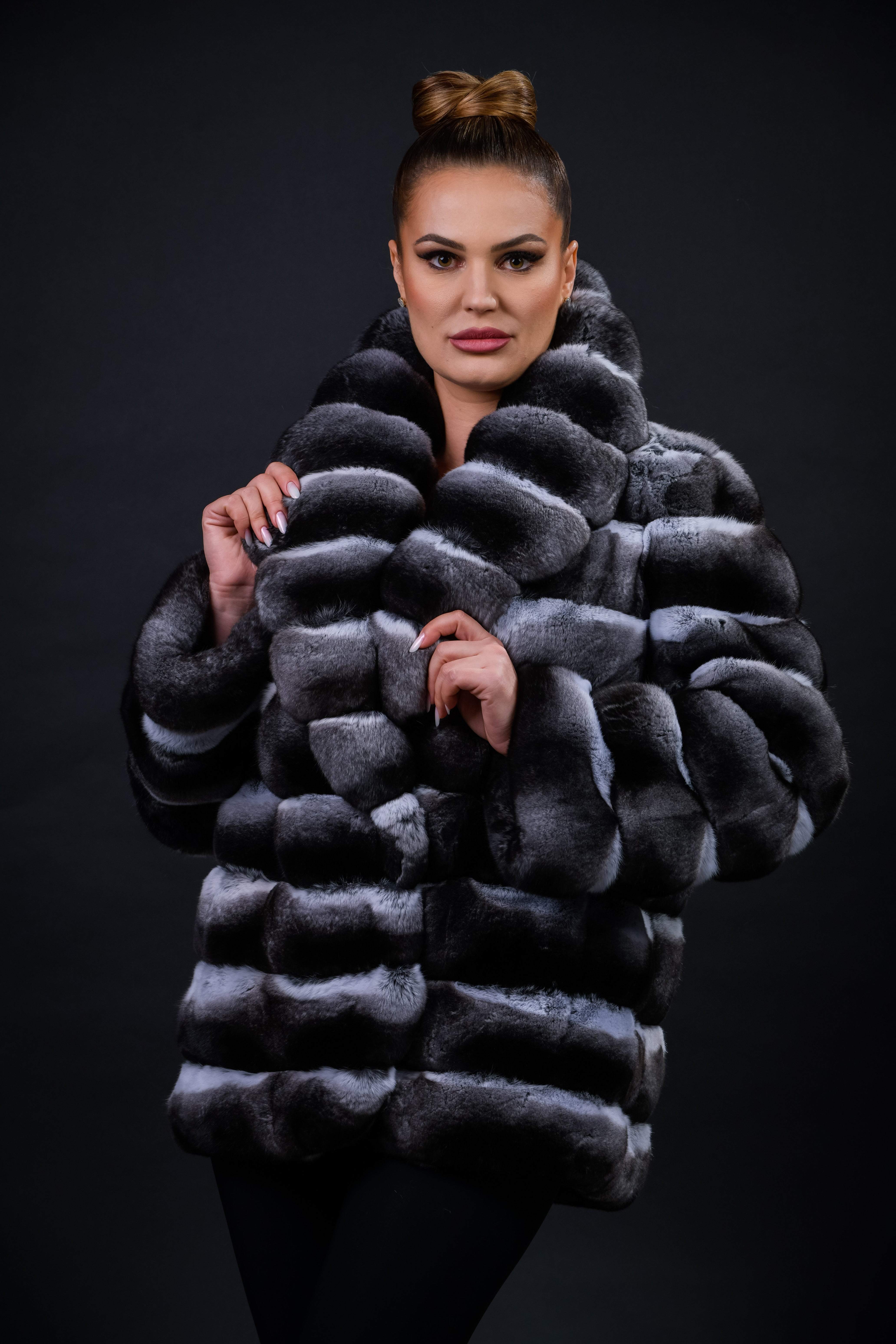 Haină din blană naturală de chinchilla, cu guler rever bogat