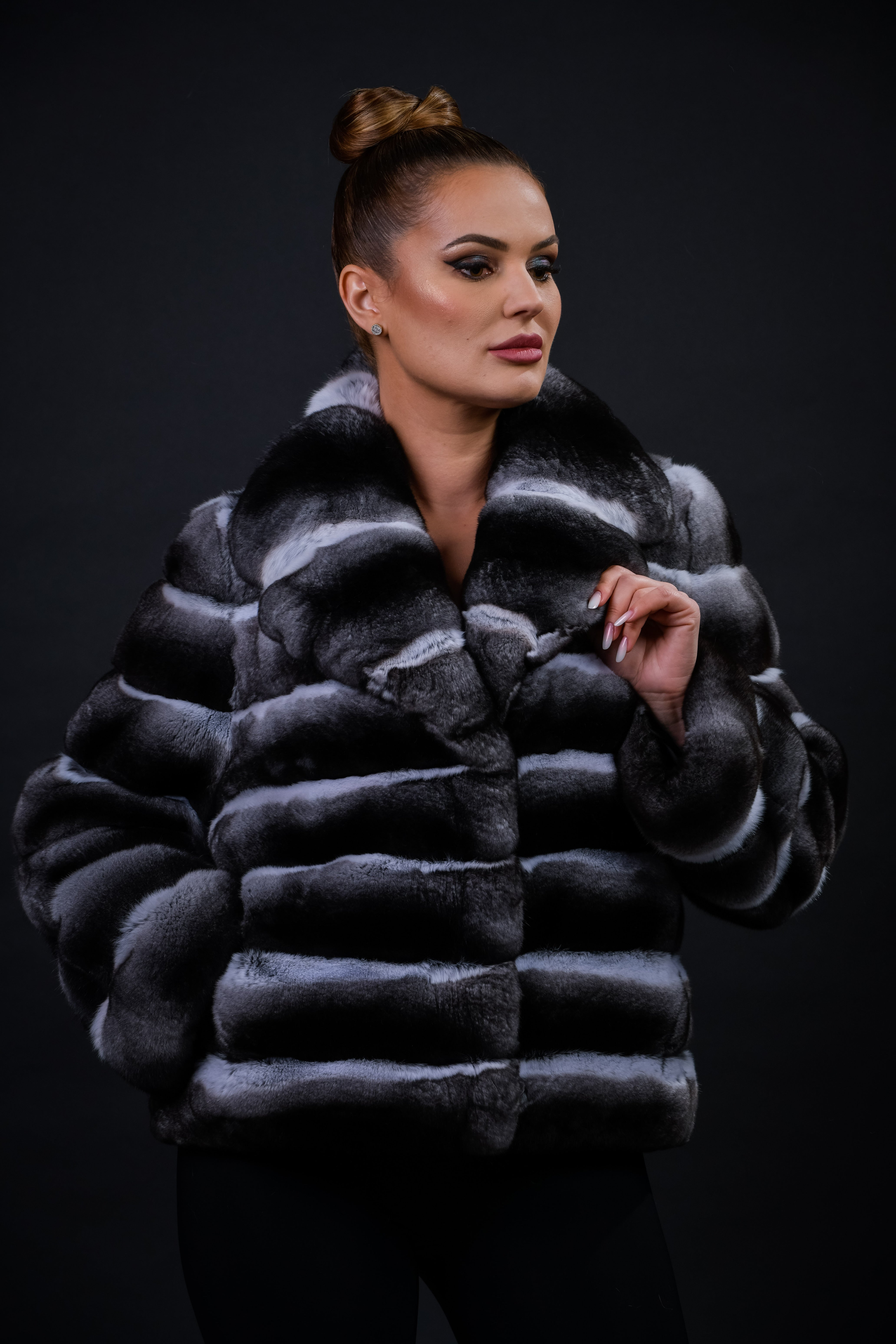 Haină din blană naturală de chinchilla, cu guler rever bogat