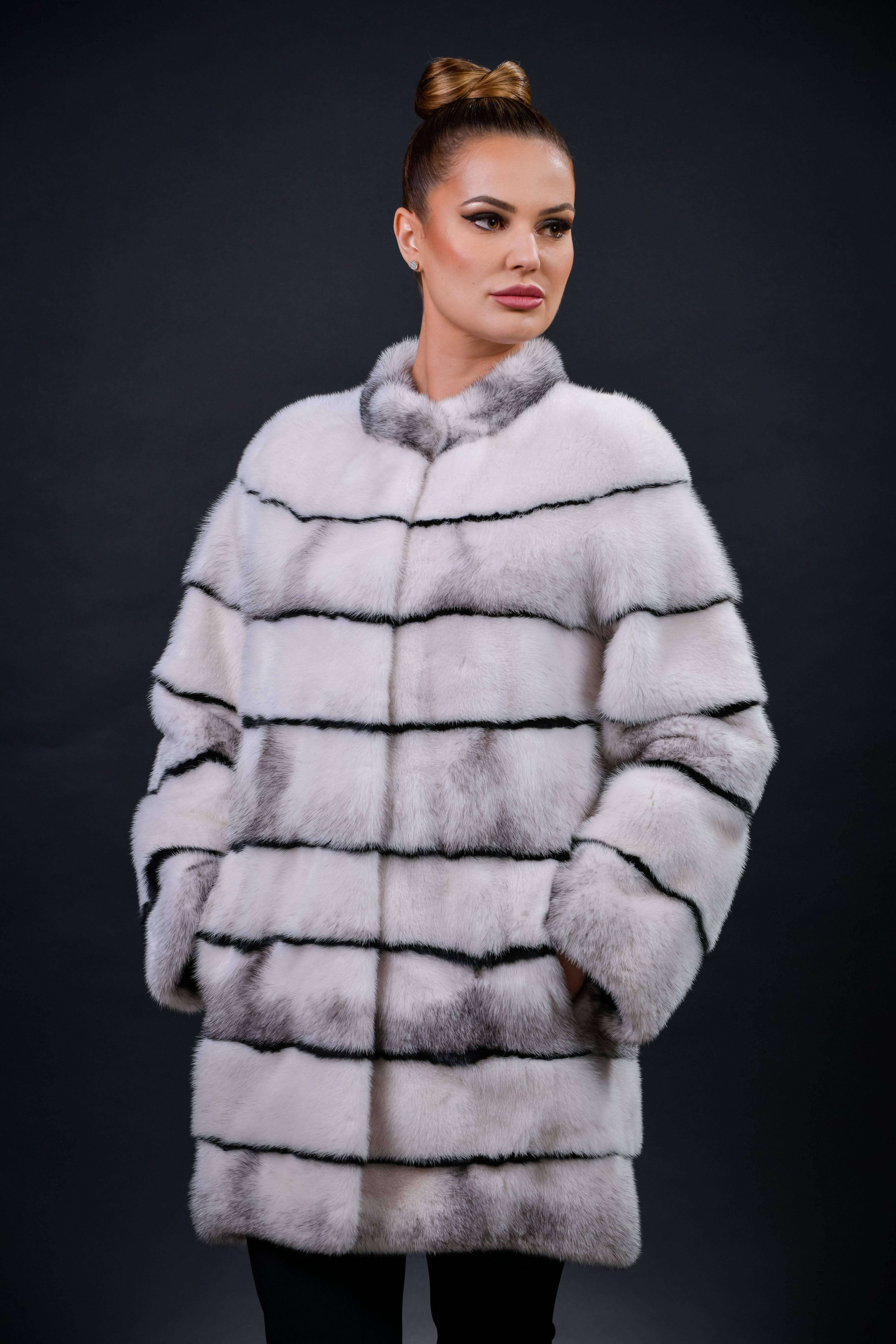 Haină din blană naturală de Vizon Black Cross, croi drept, 8 rânduri