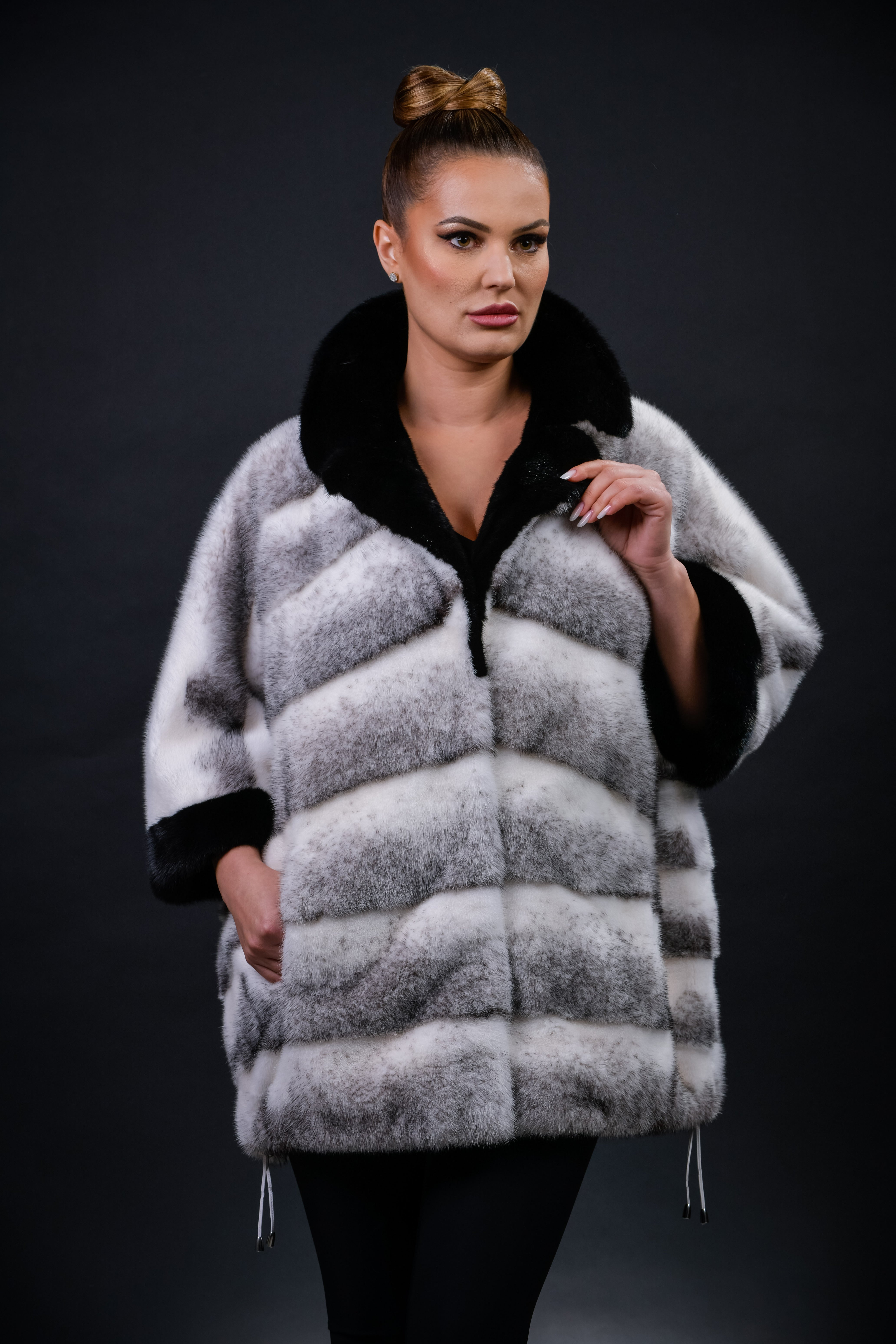 Haină din blană naturală de Vizon Black Cross, model cloș cu mâneci 3/4