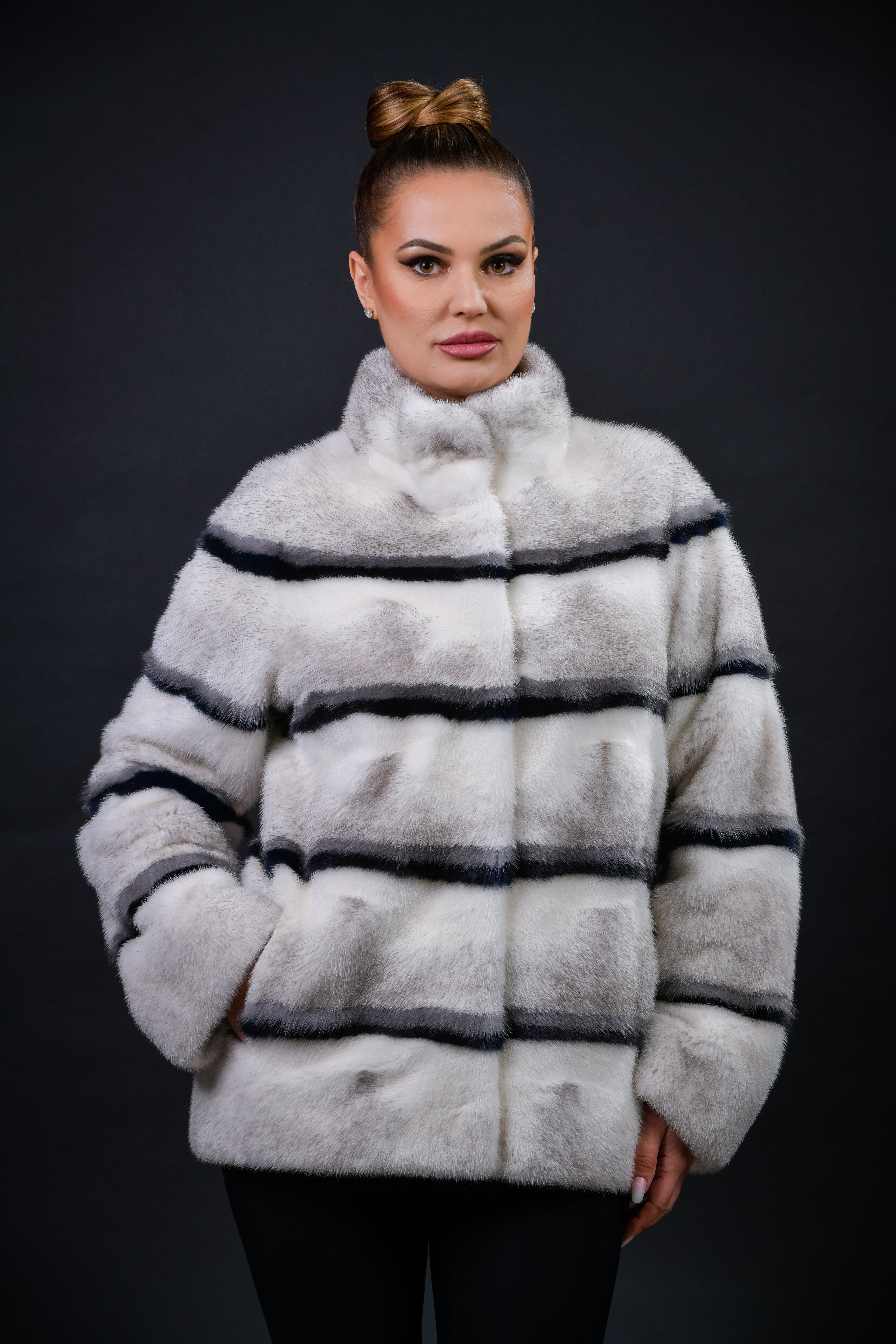Haină din blană naturală de Vizon Black Cross, croi drept, guler stil tunică, 5 rânduri