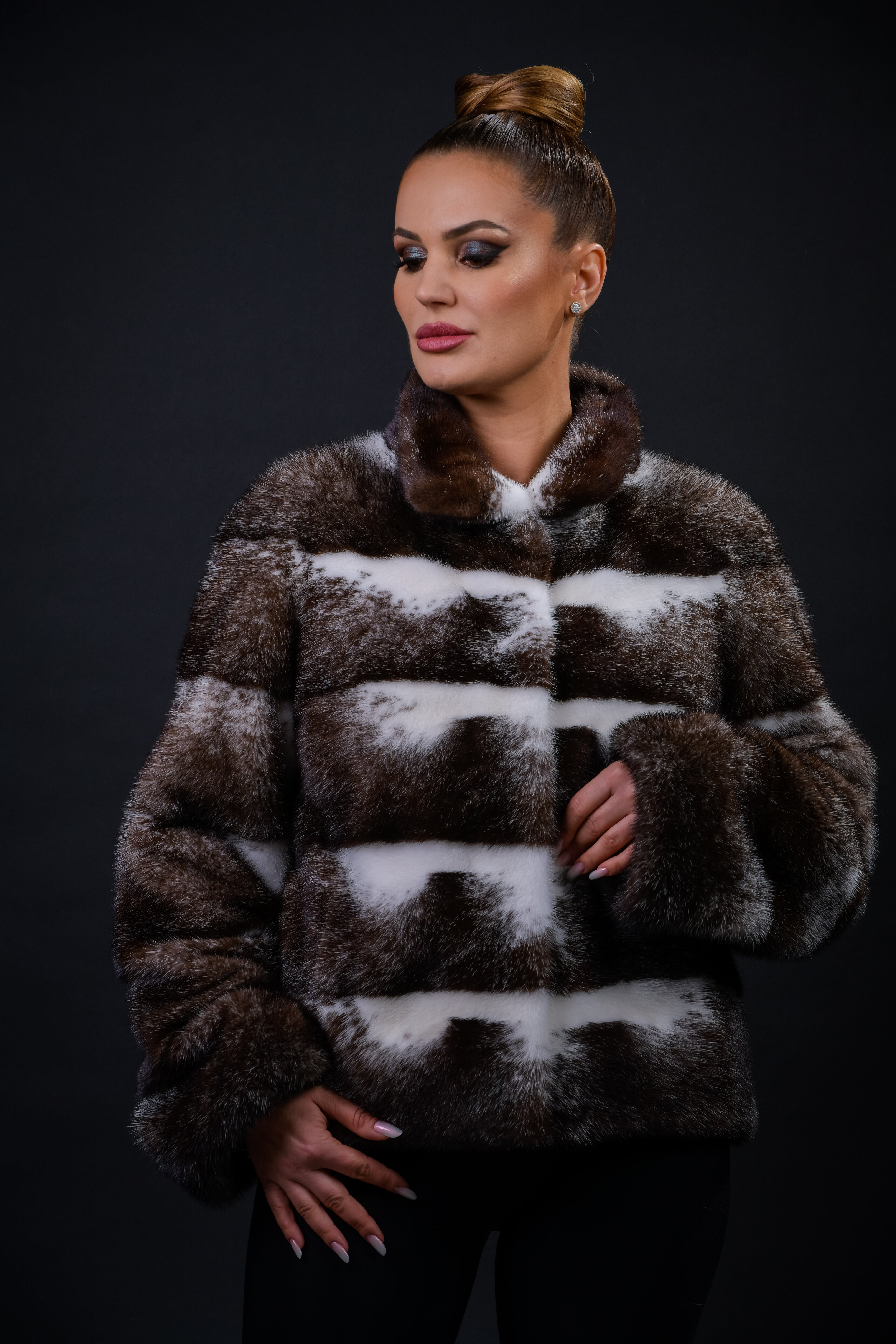 Haină din blană naturală de Vizon Black Cross, croi drept, guler stil tunică, 5 rânduri