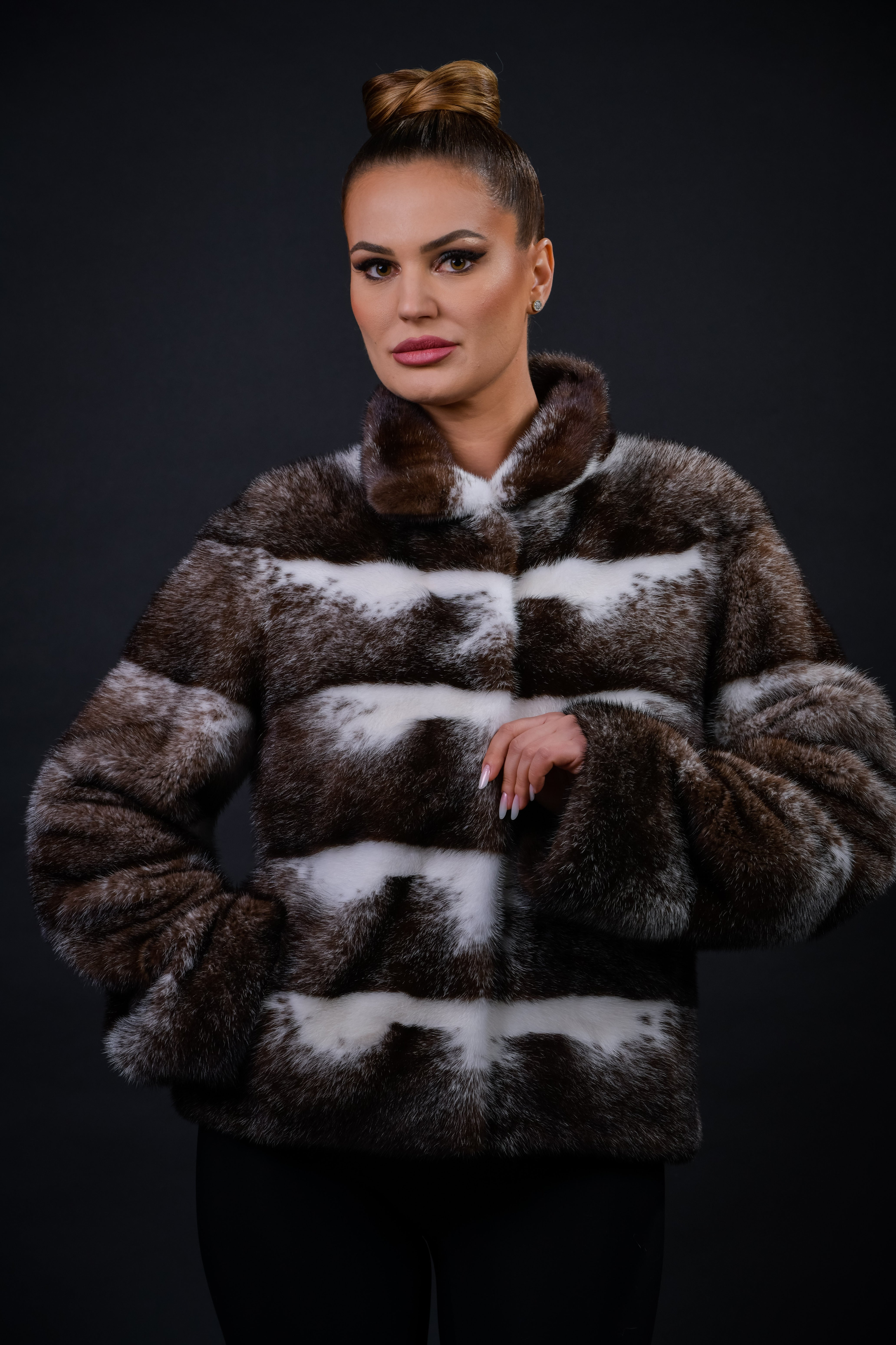 Haină din blană naturală de Vizon Black Cross, croi drept, guler stil tunică, 5 rânduri