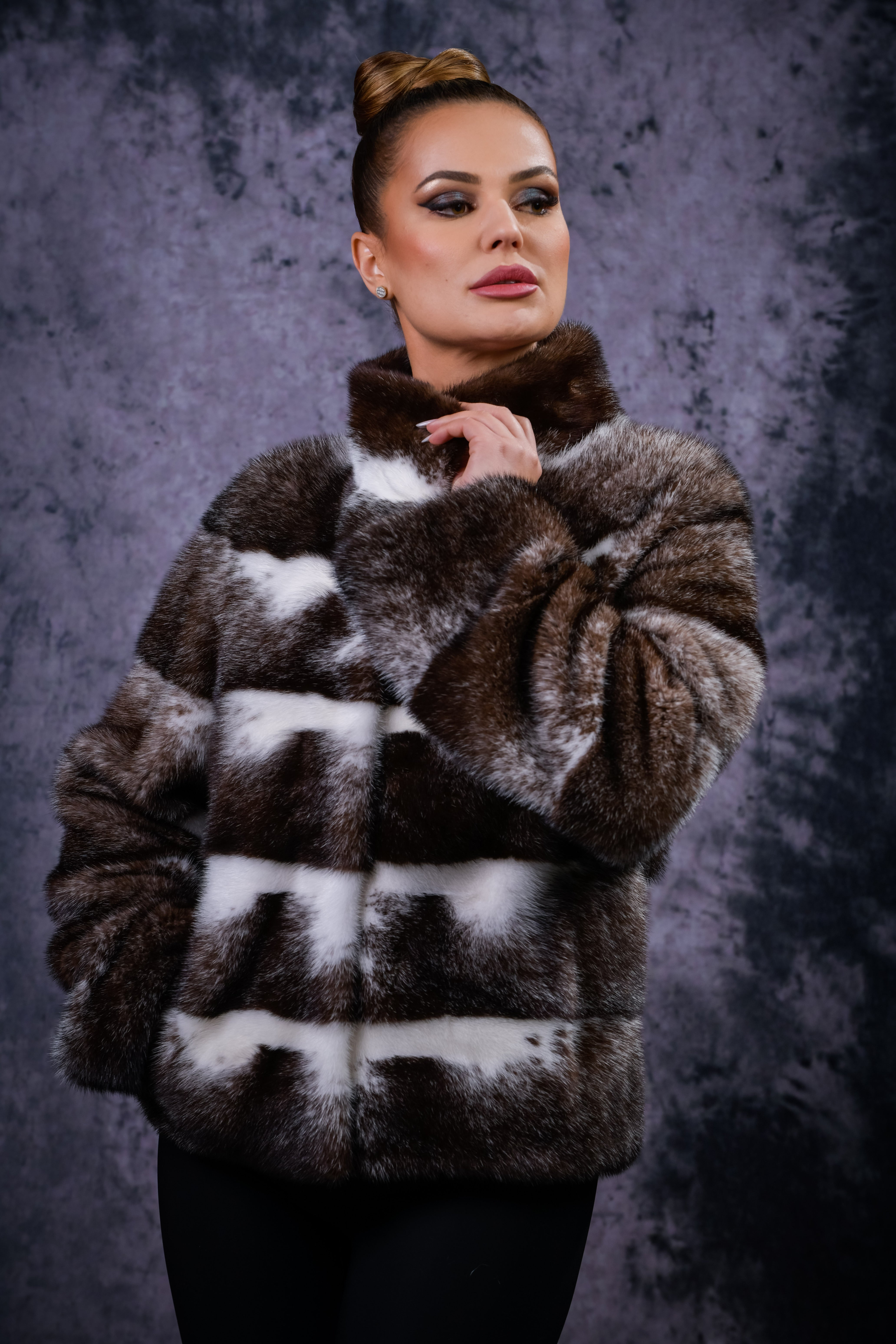 Haină din blană naturală de Vizon Black Cross, croi drept, guler stil tunică, 5 rânduri