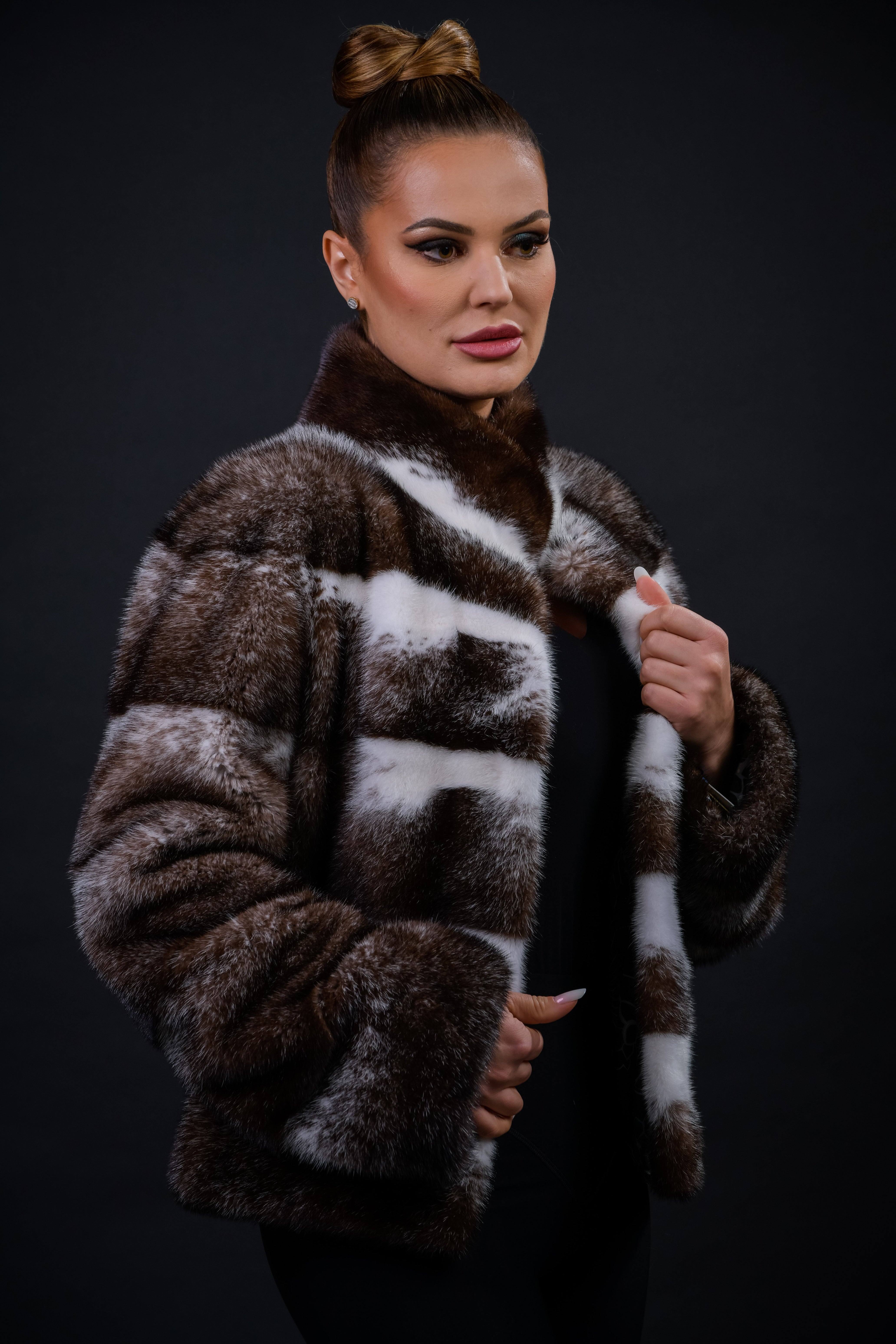 Haină din blană naturală de Vizon Black Cross, croi drept, guler stil tunică, 5 rânduri