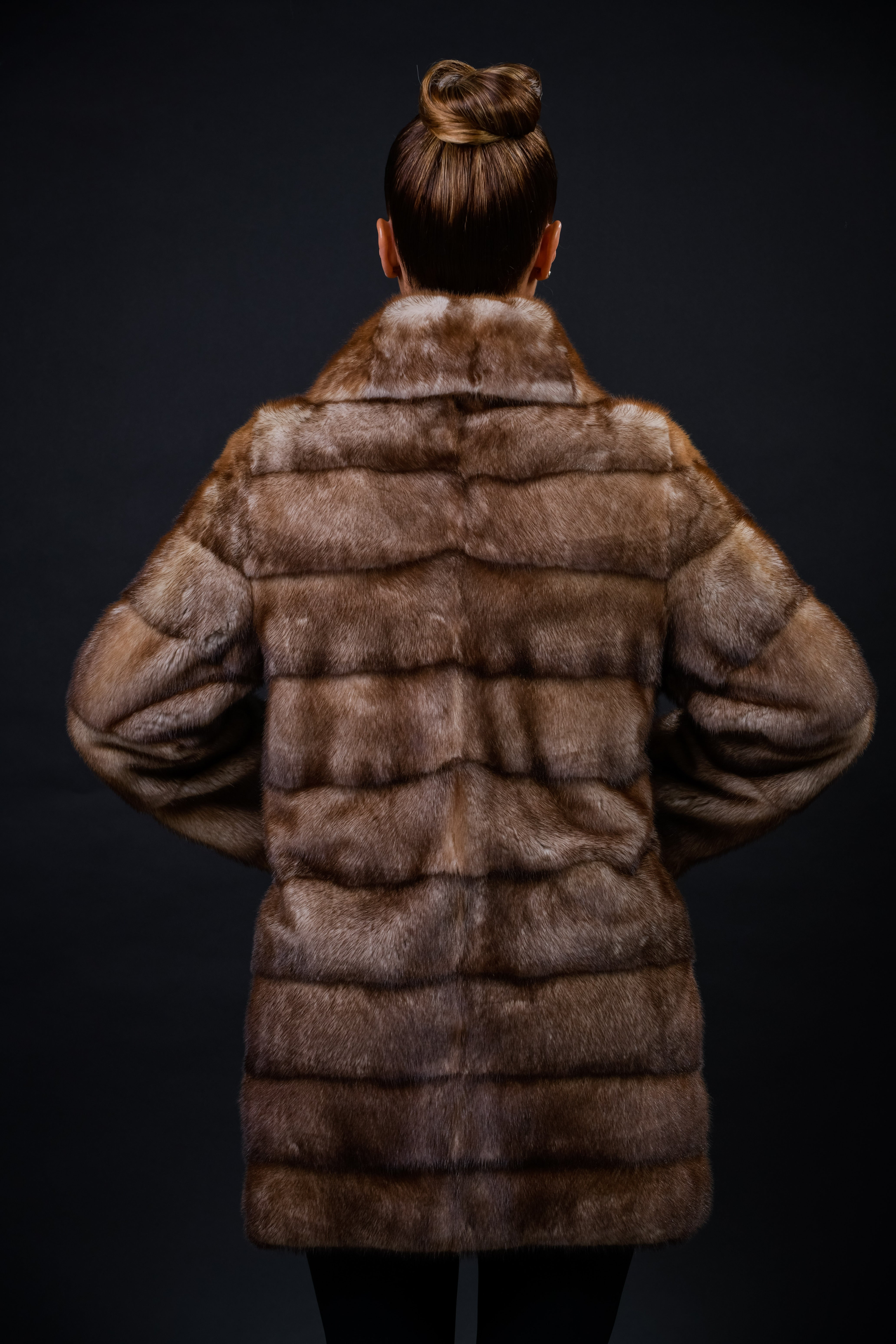 Haină din blană naturală de Vizon Graffiti Brown, guler tip rulat, 9 rânduri