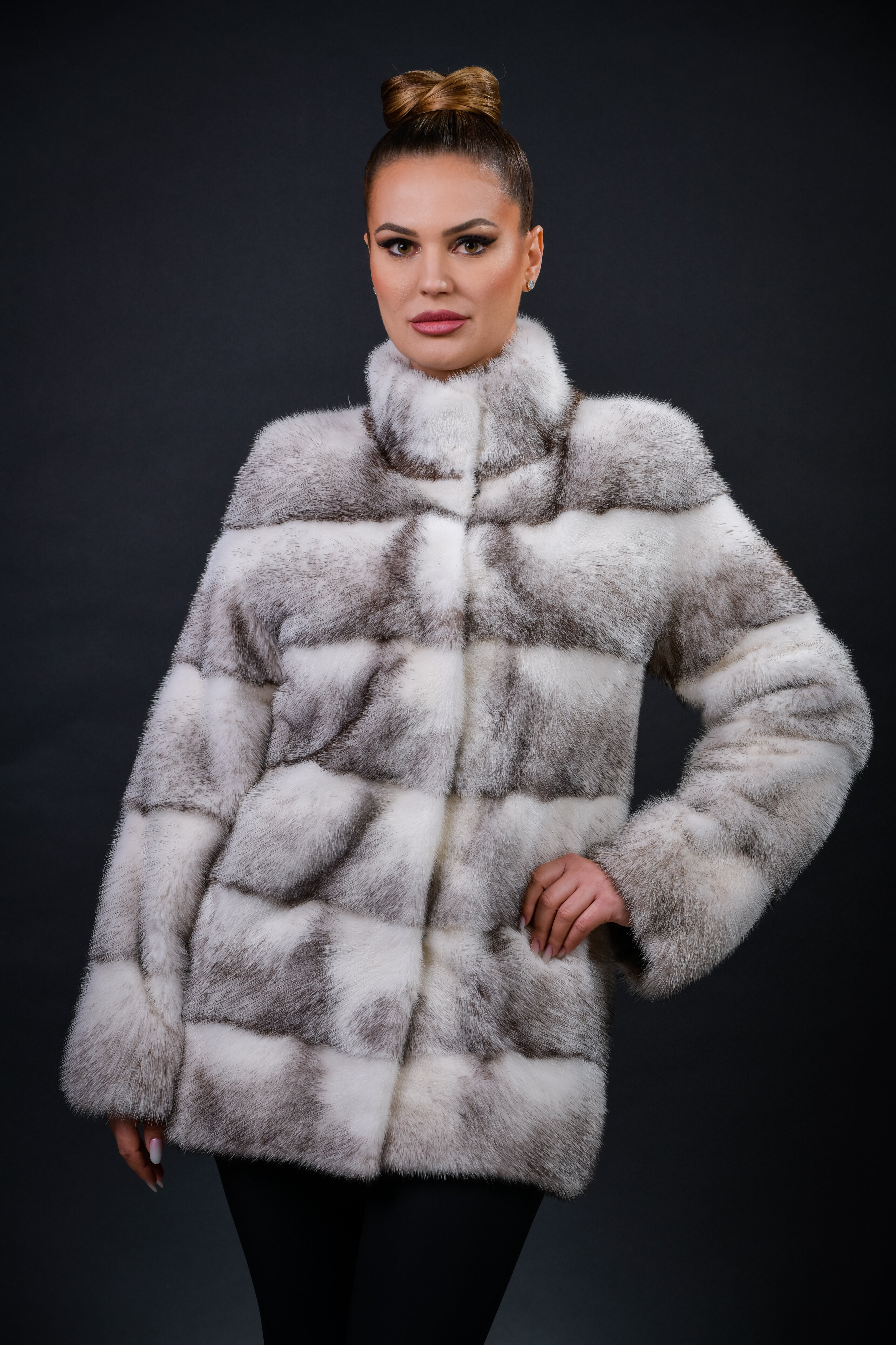 Haină din blană naturală de Vizon Black Cross, croi drept, guler stil tunica, 6 rânduri