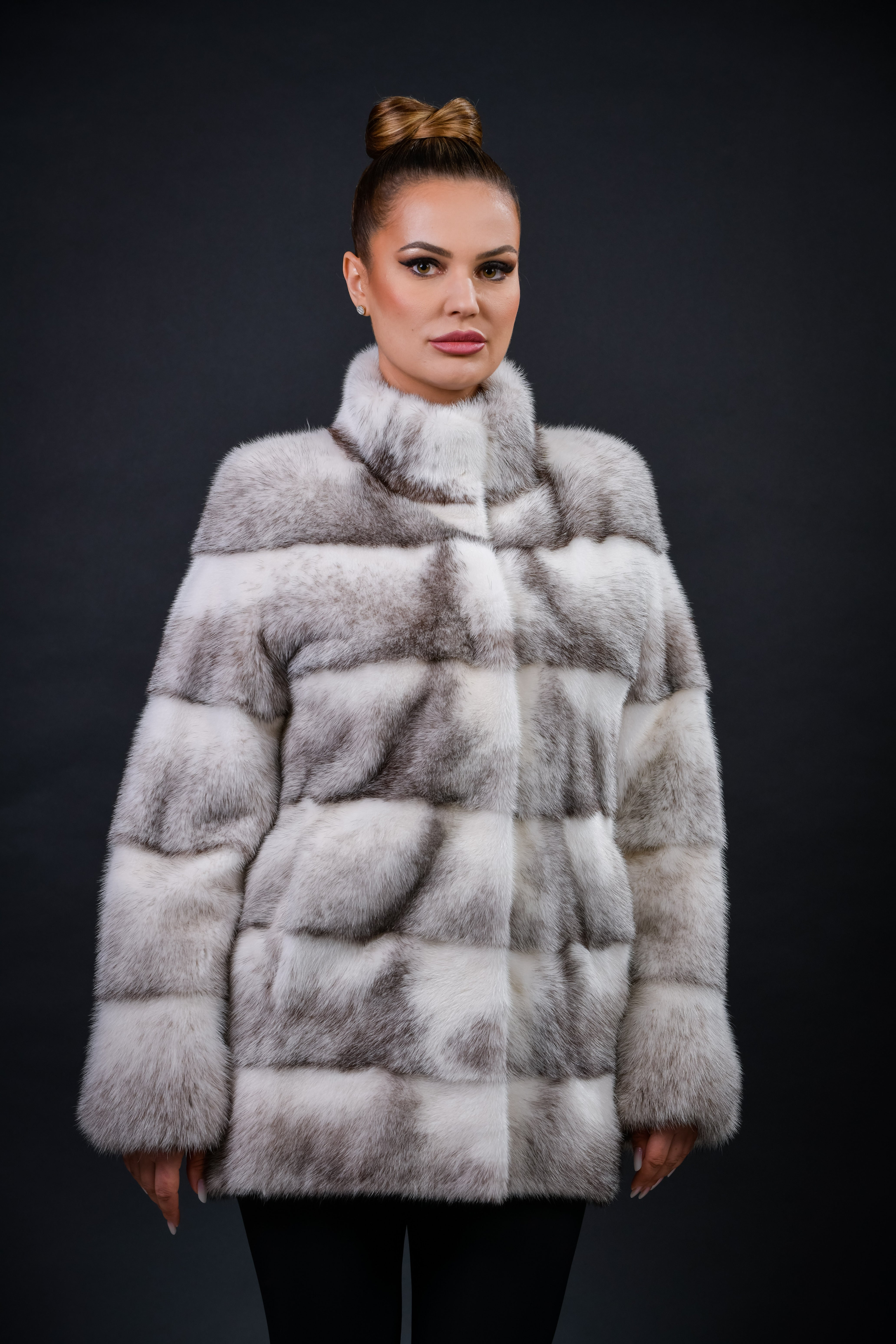Haină din blană naturală de Vizon Black Cross, croi drept, guler stil tunica, 6 rânduri
