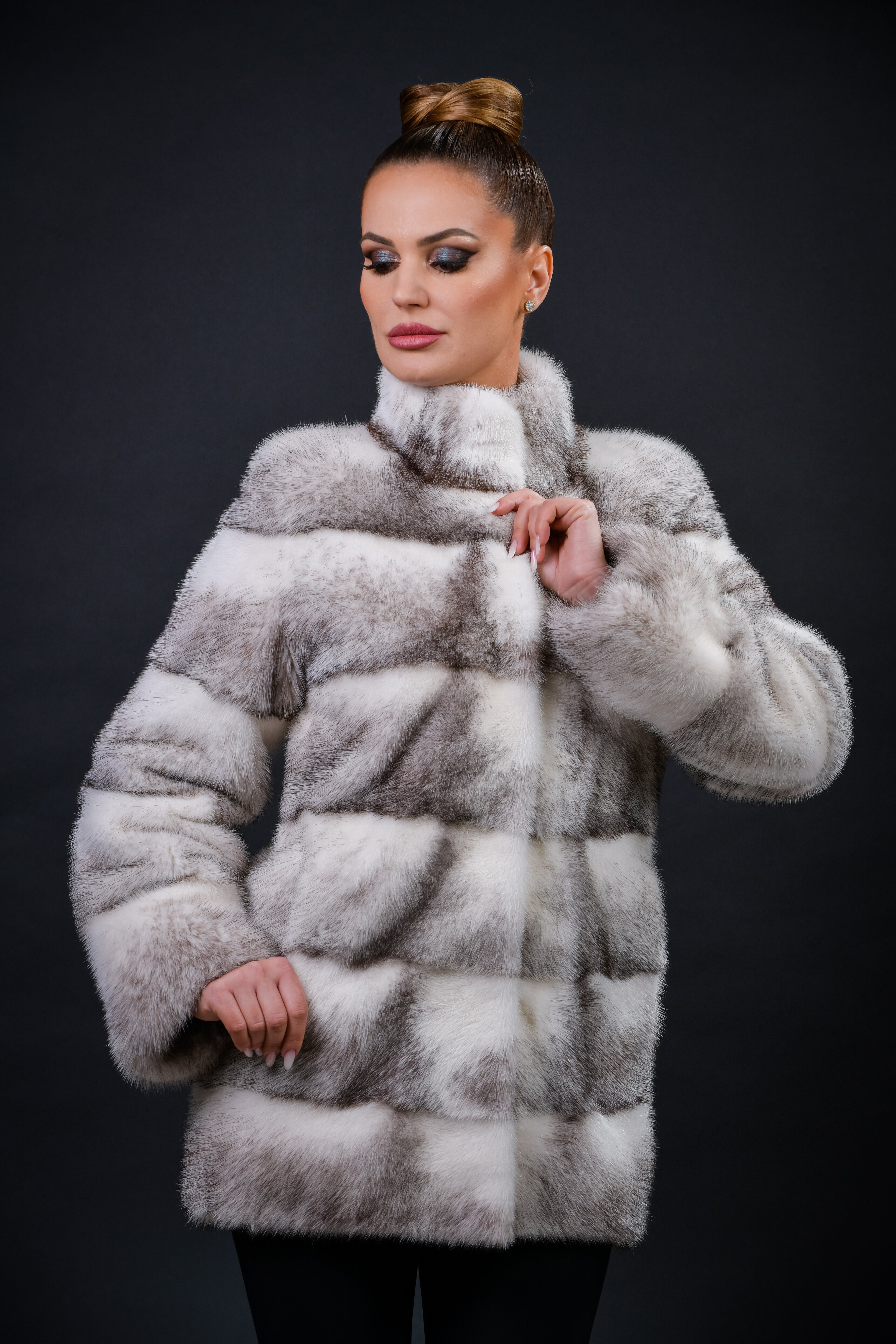 Haină din blană naturală de Vizon Black Cross, croi drept, guler stil tunica, 6 rânduri