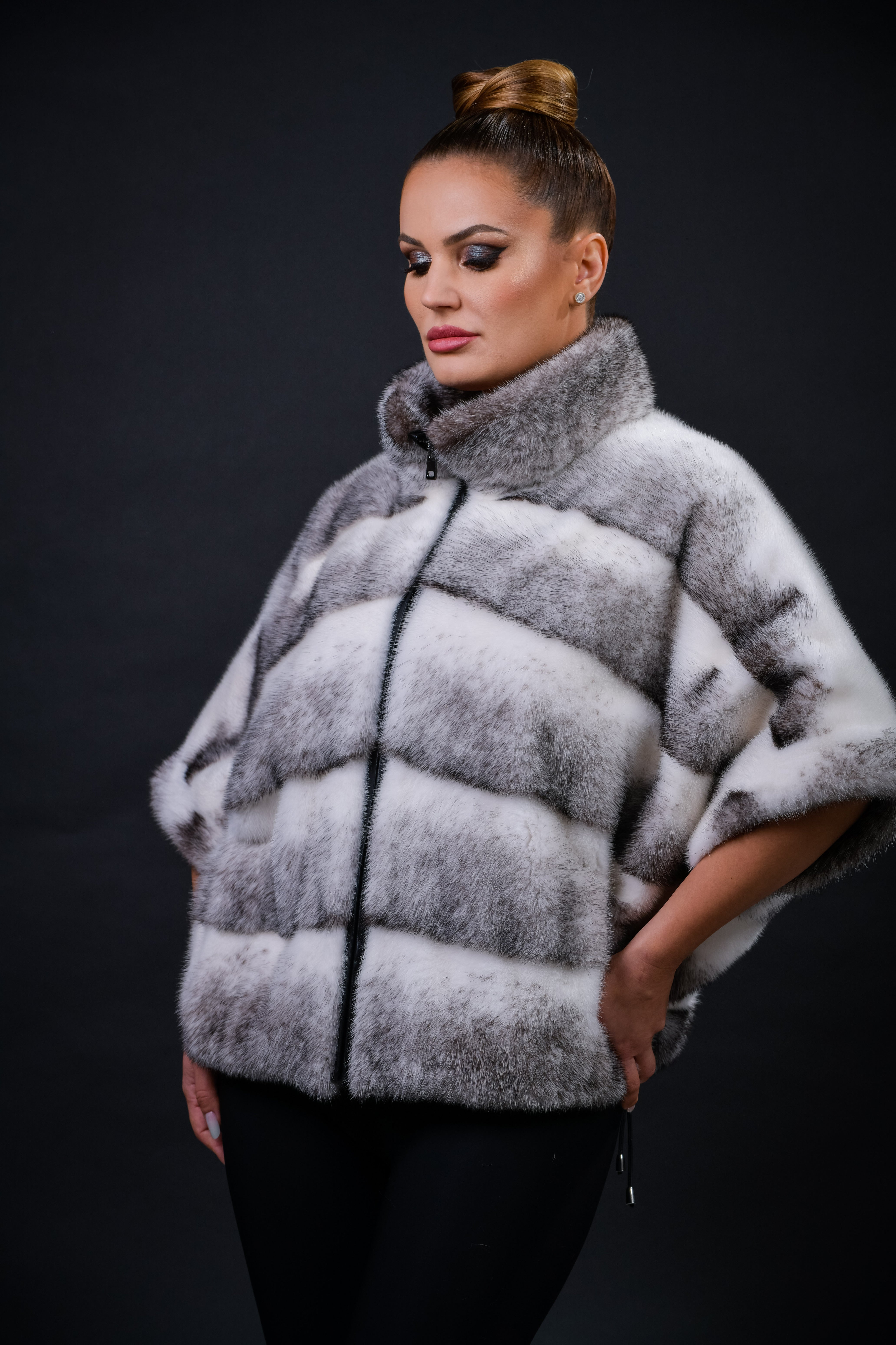 Haină din blană naturală de Vizon Black Cross, model cloș cu fermoar