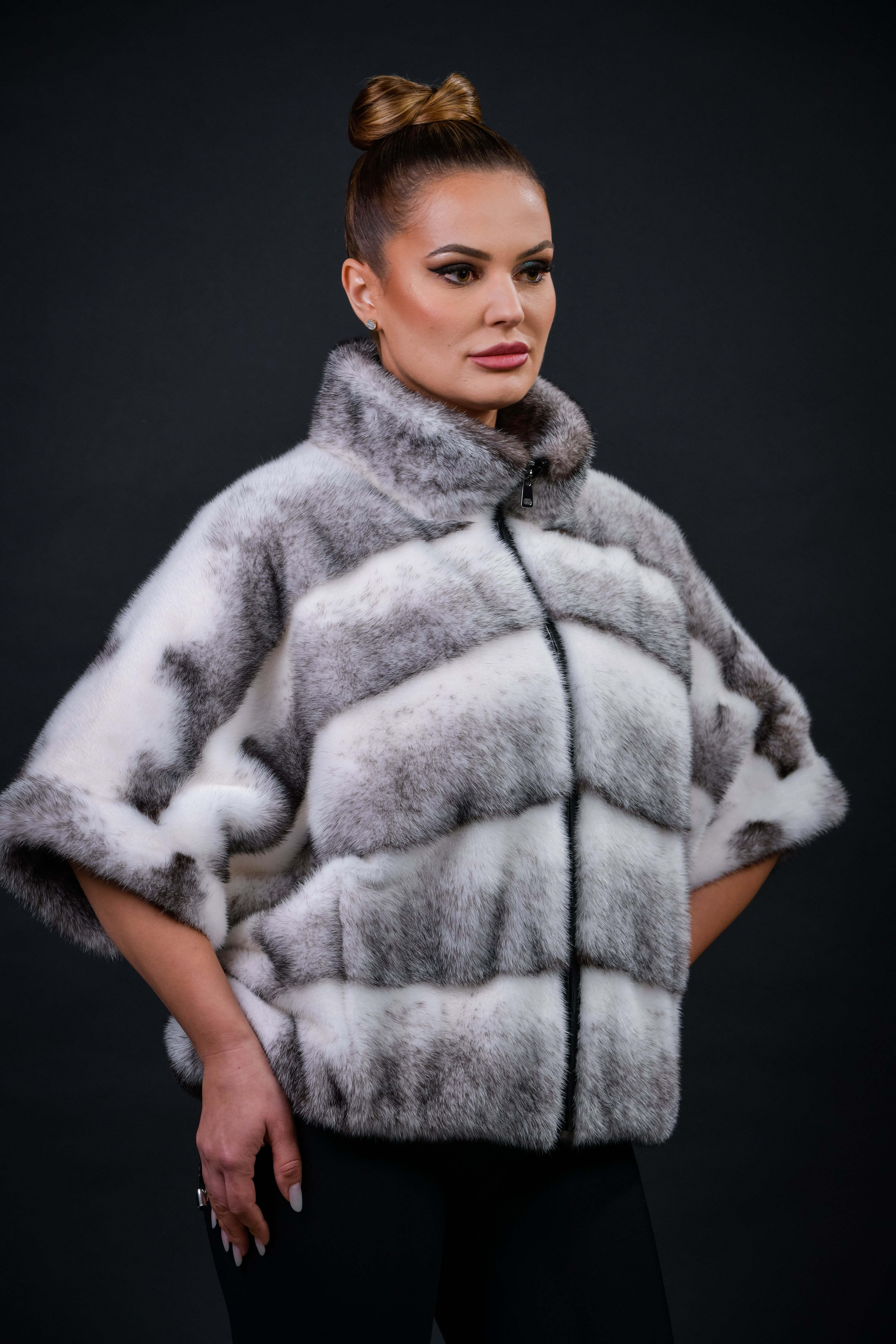 Haină din blană naturală de Vizon Black Cross, model cloș cu fermoar