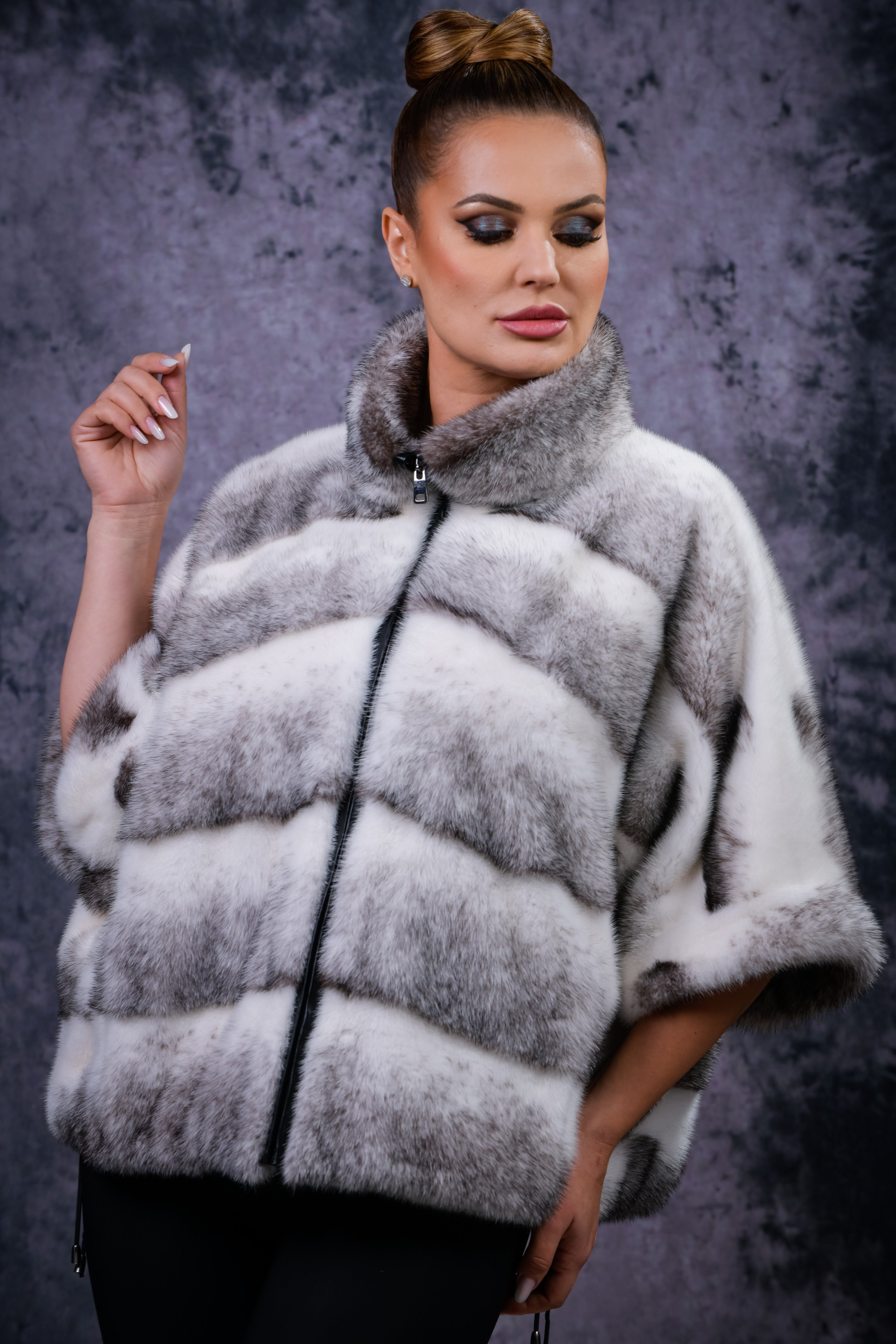 Haină din blană naturală de Vizon Black Cross, model cloș cu fermoar